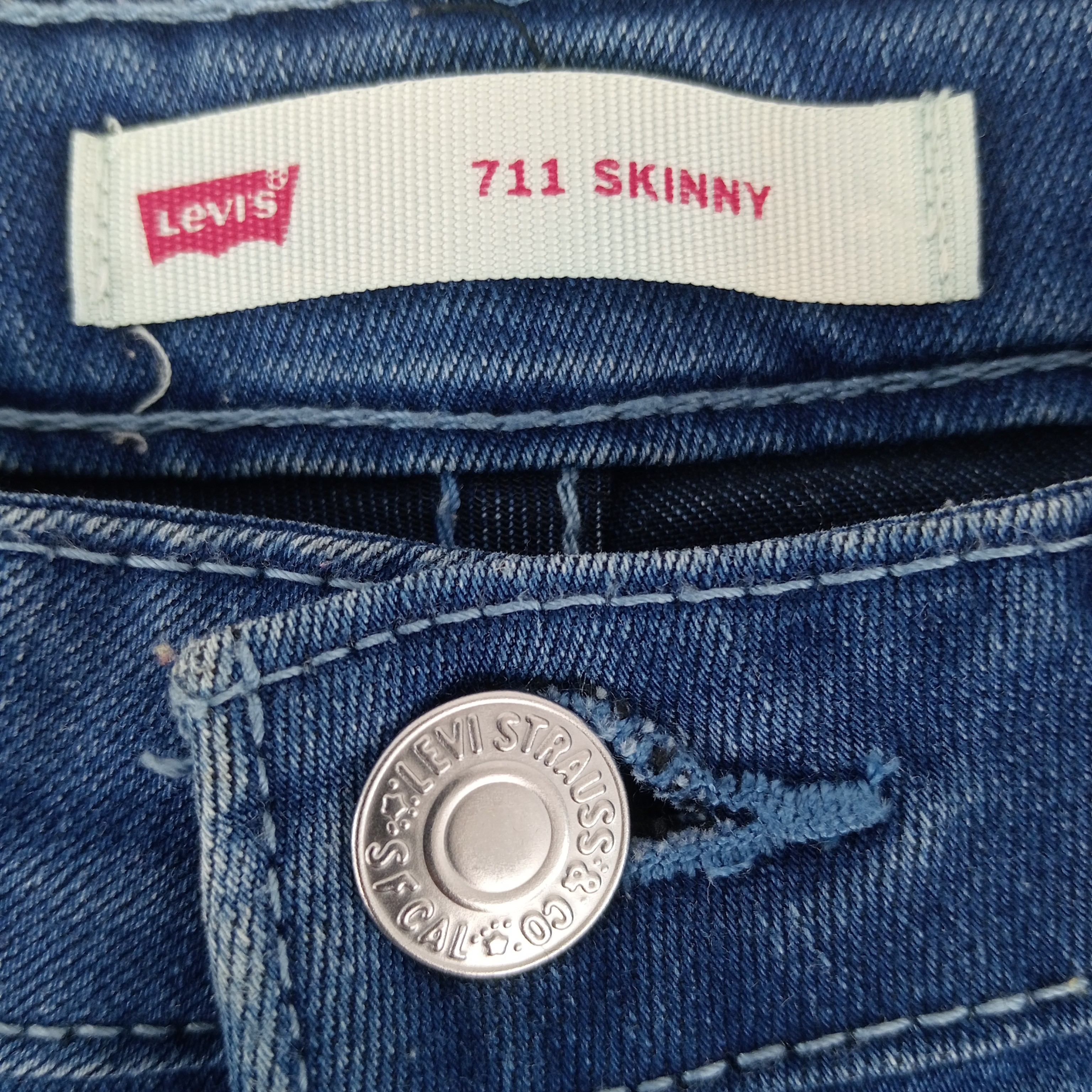 Jean enfant fille de la marque Levi’s coupe longue de couleur bleu taille 164 cm (16 ans) - Photo 4