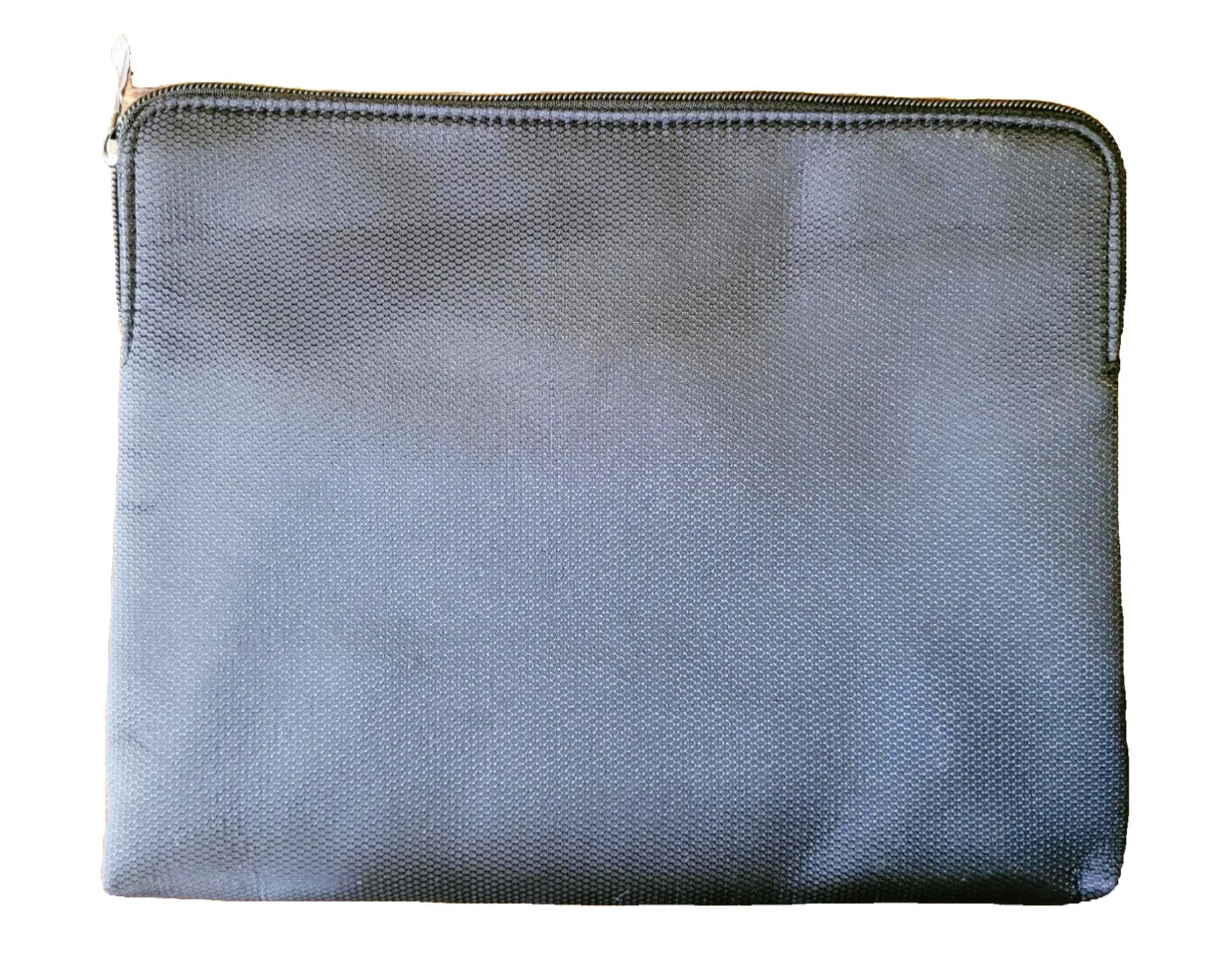Voir photo 2 de Pochette noire Bulgari Pochette noire Bulgari - Vue 2 -
