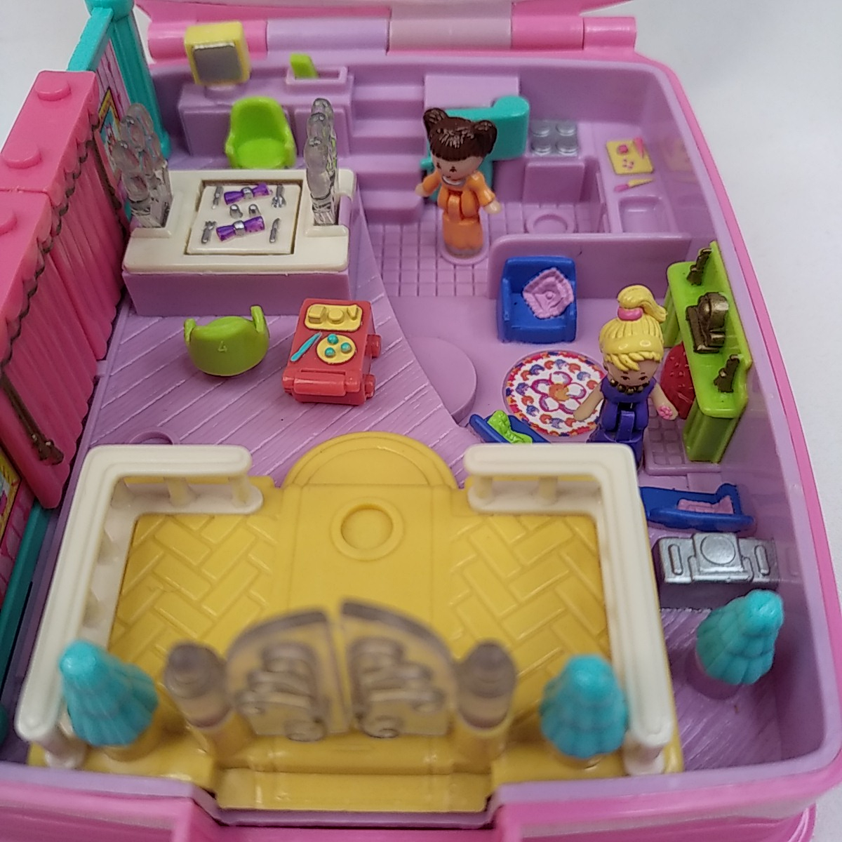 Voir photo 5 de Polly pocket Star bright dinner party avec 2 figurines - 1994 Polly pocket Star bright dinner party avec 2 figurines - 1994 Bon état - Vue 5 -