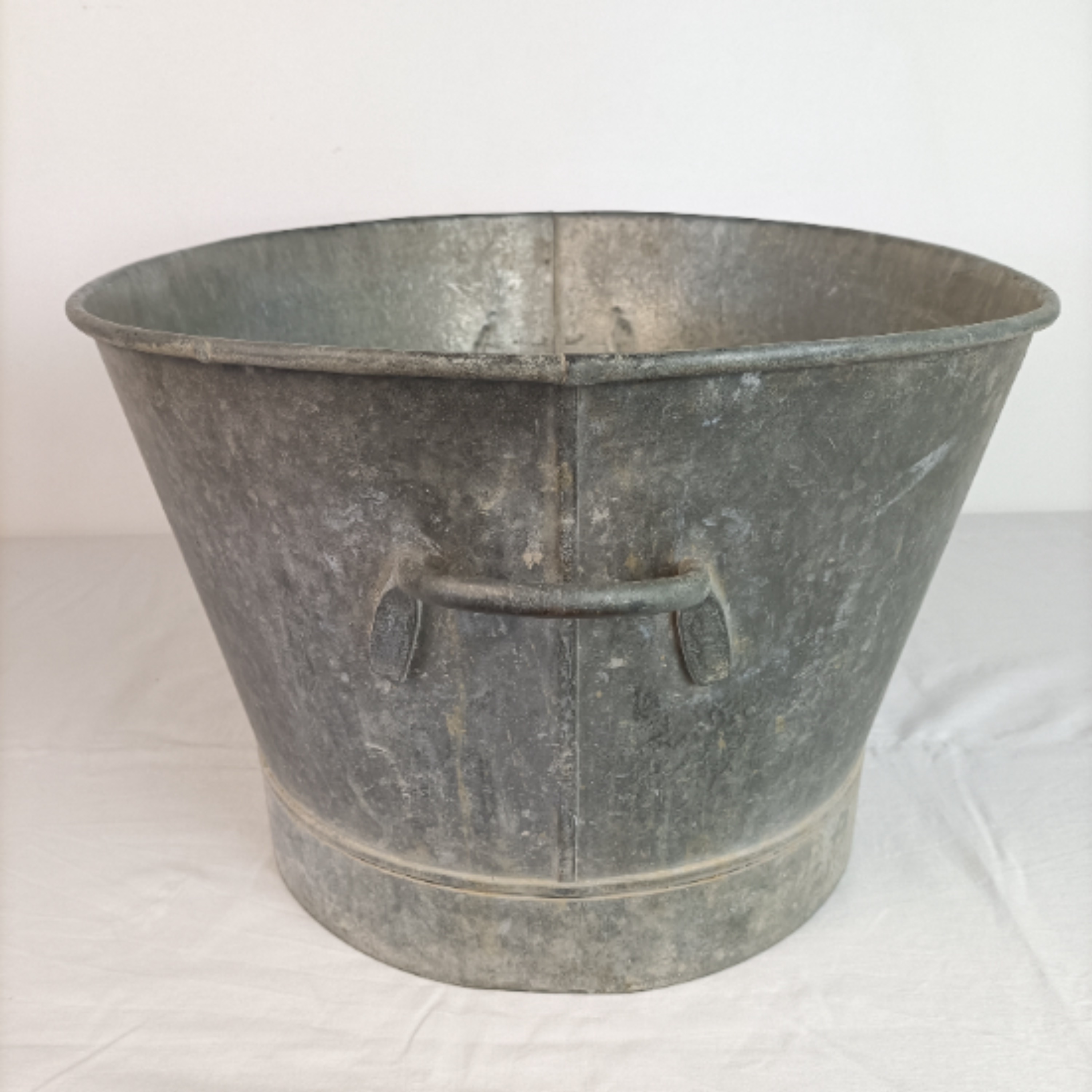 Bassine en zinc ancienne forme ovale avec 2 poignées Bon état - Vue 2 - 