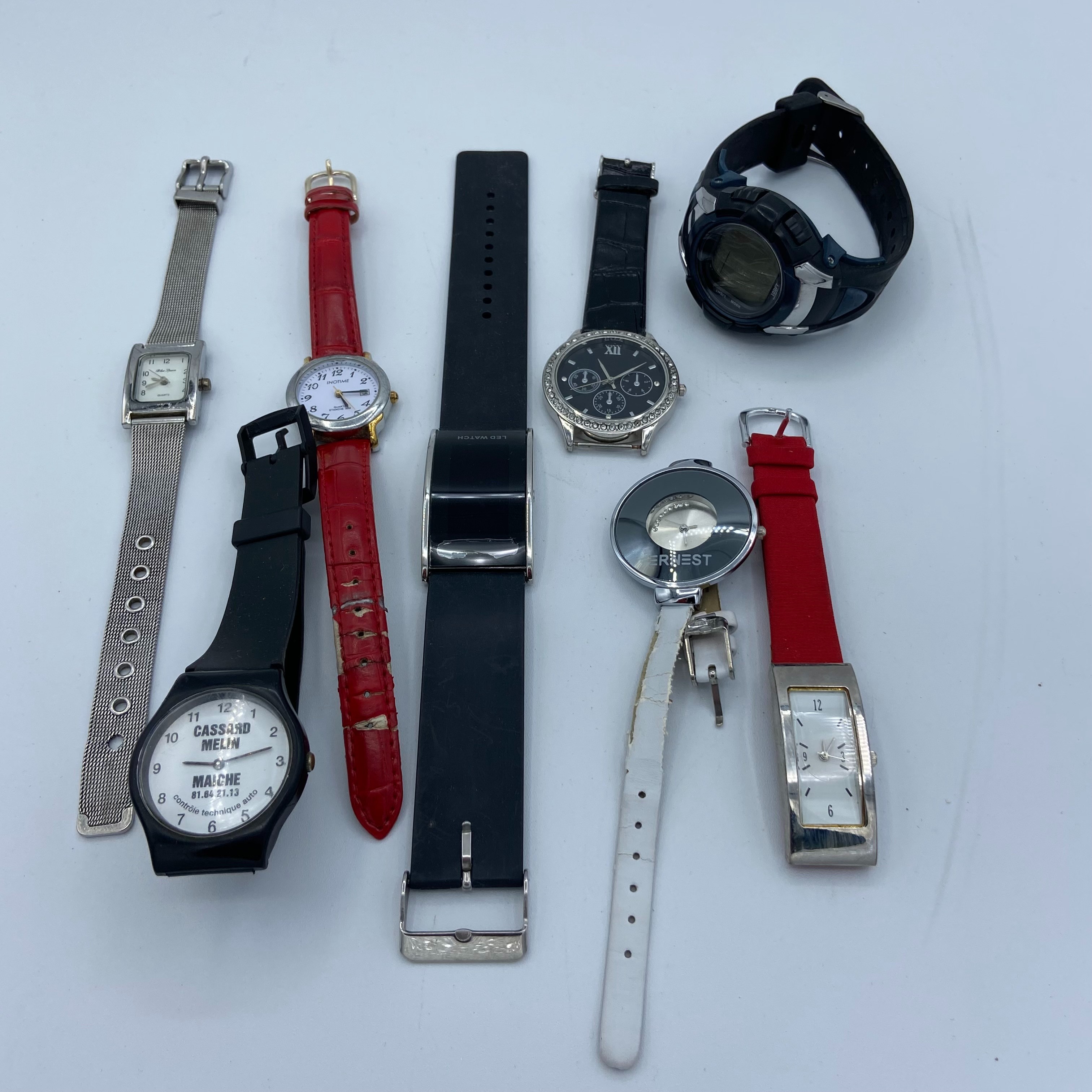 Lot de 8 montres divers Bon état -  reconditionné disponible sur Label Emmaüs