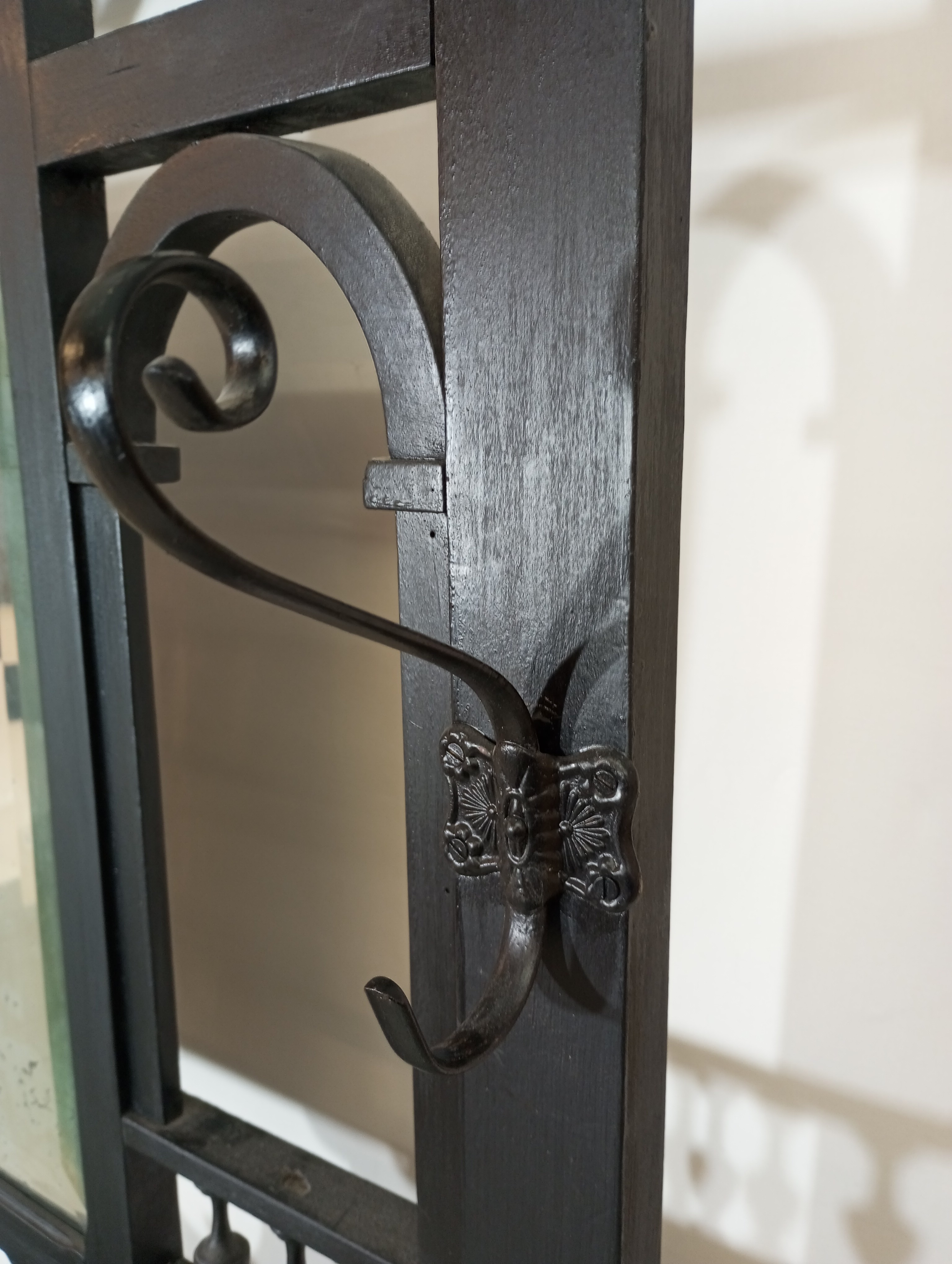 Porte manteau et parapluie 2 carreaux de ciramiqueet miroir bisauté noir structure en bois et 6 pateres État correct - Vue 7 - 