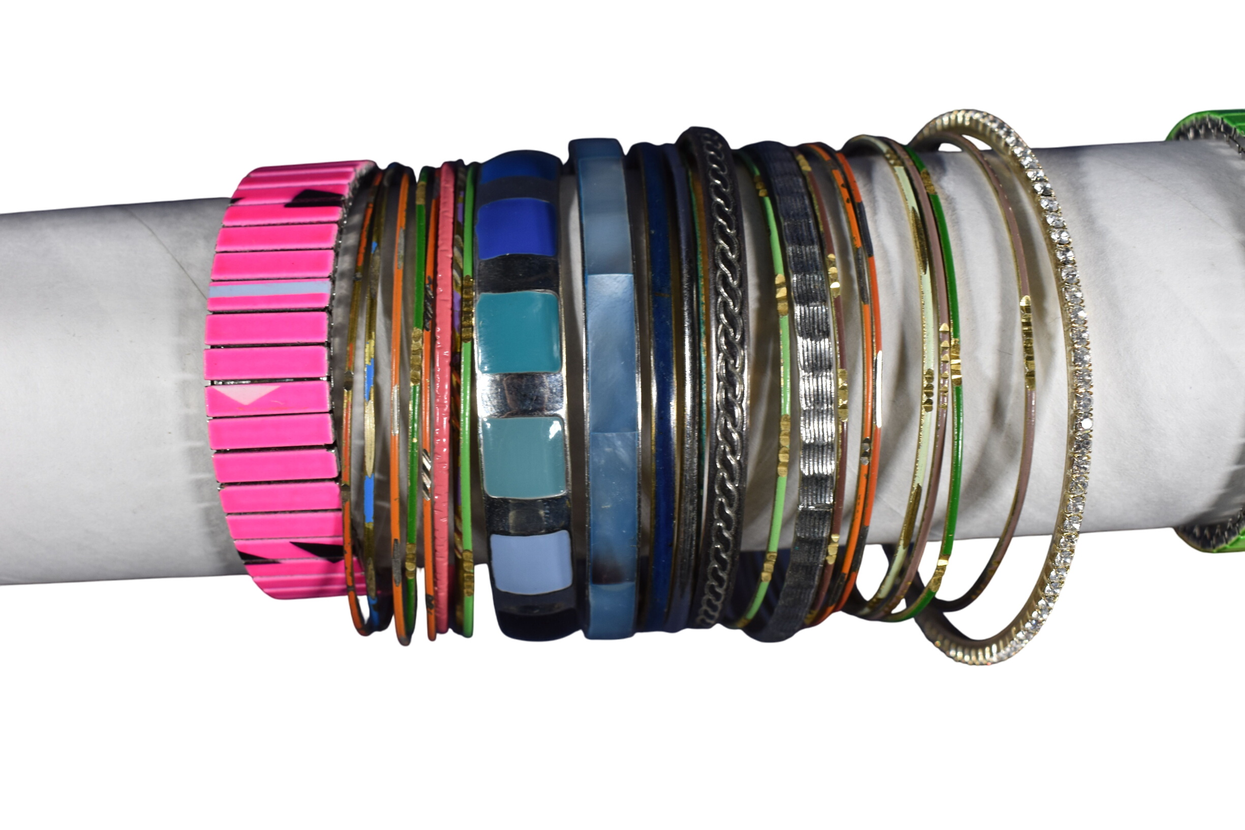 Bracelets mtal " vintage " dont 2 extensibles et 16 mini bracelets multicolores - Label Emmaus - Modalova