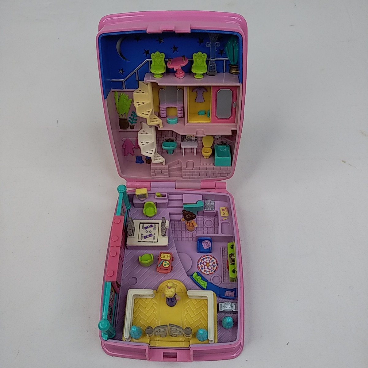 Voir photo 2 de Polly pocket Star bright dinner party avec 2 figurines - 1994 Polly pocket Star bright dinner party avec 2 figurines - 1994 Bon état - Vue 2 -