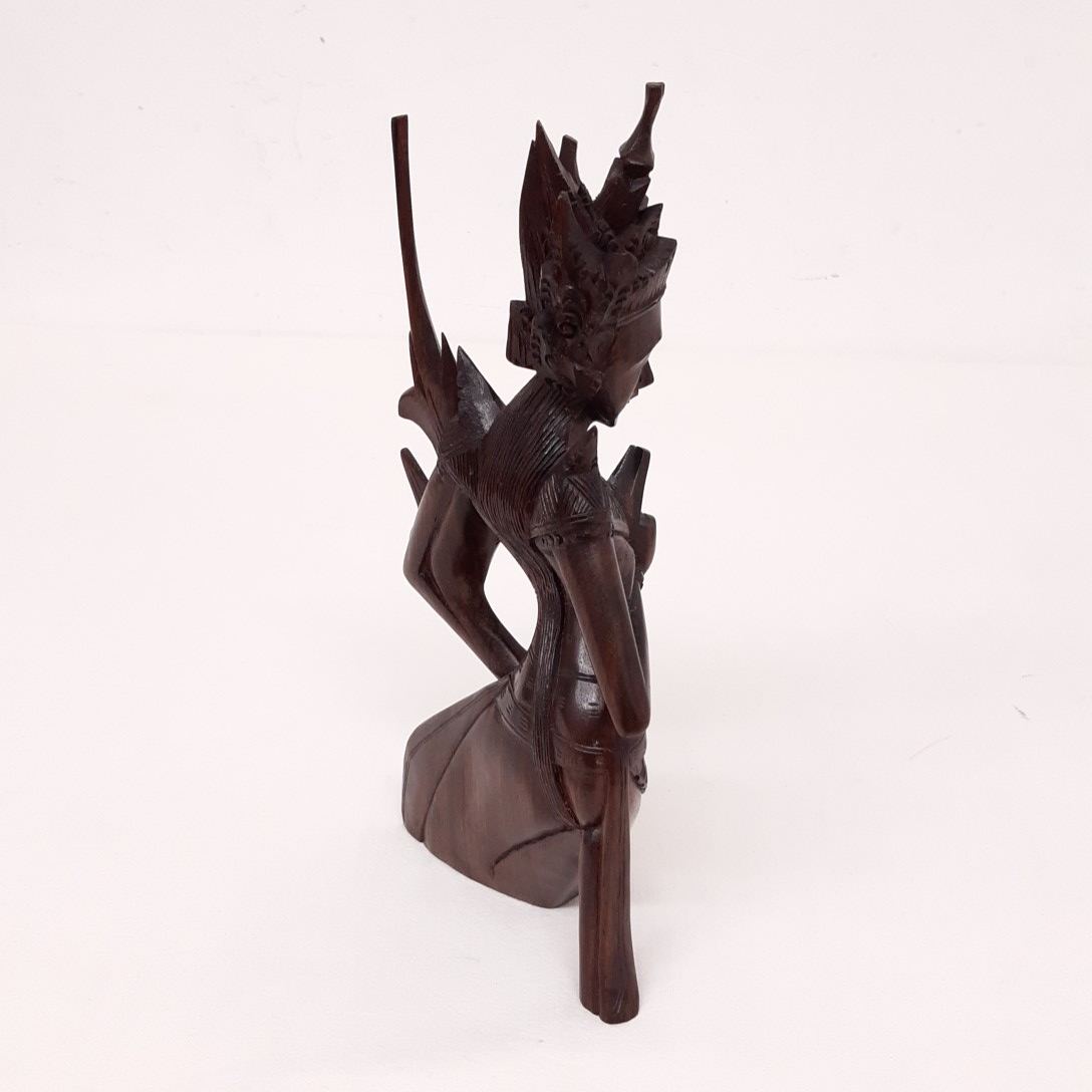 Sculpture de déesse dewi de Bali en bois - Photo 5