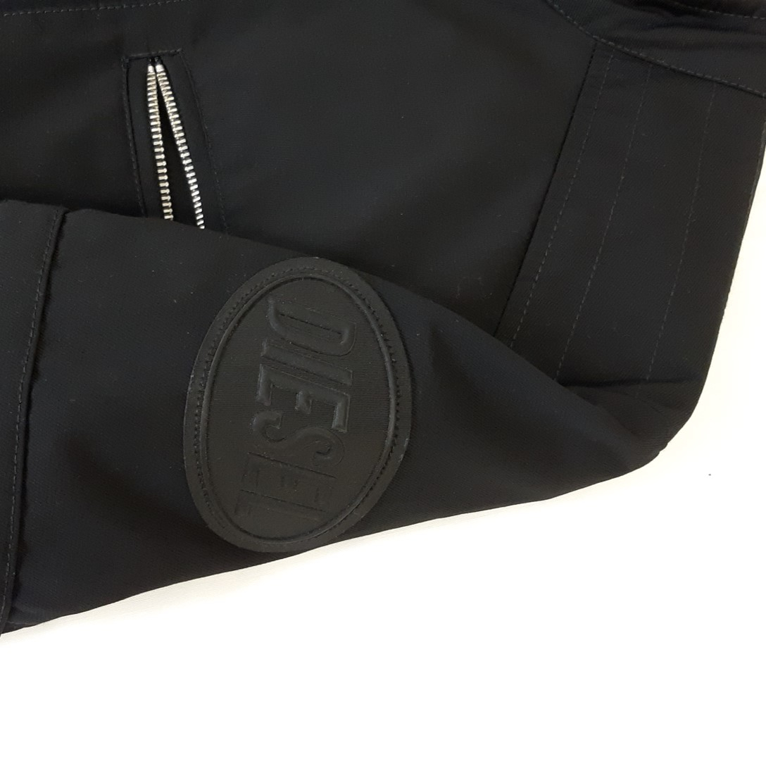 Blouson noir Diesel zippé avec écussons au bras - Photo 3