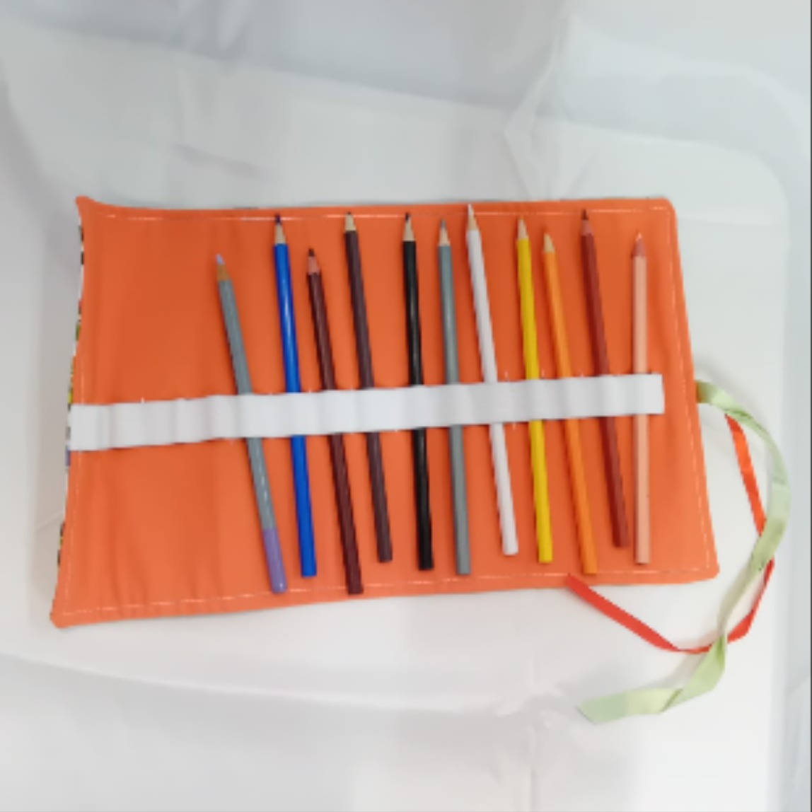 Voir photo 5 de Trousse enroulable en Tissu Neuf Trousse enroulable en Tissu Neuf Comme neuf - Vue 5 -
