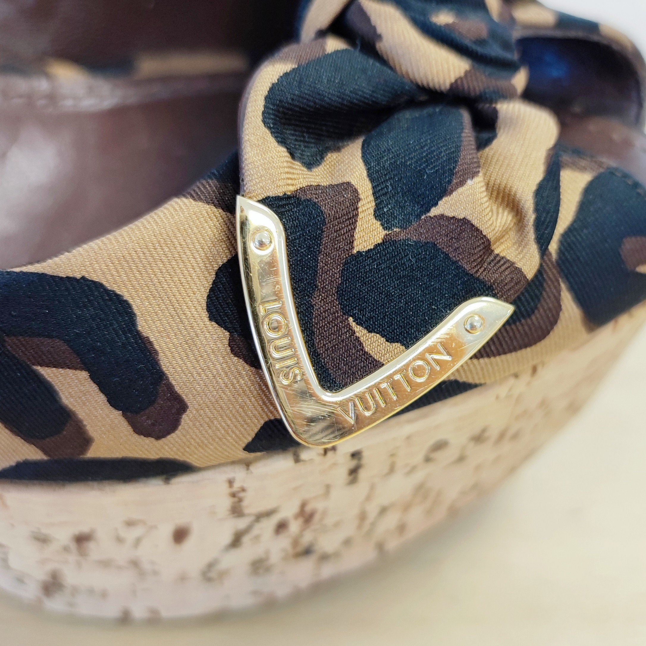 ❤ LOUIS VUITTON - Sandales compensées léopard - 40 - Femme Très bon état - Vue 7 - 