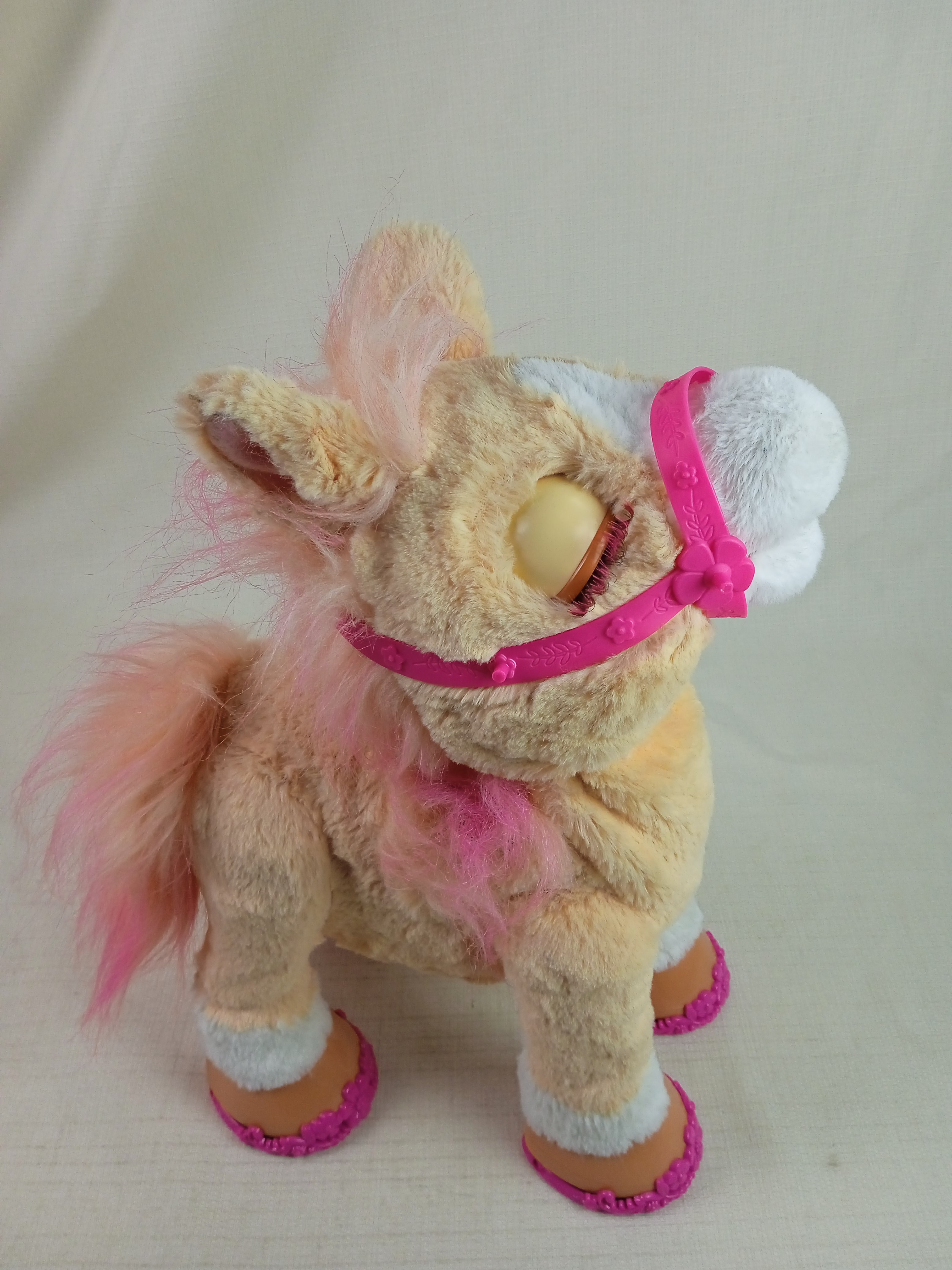 Voir photo 4 de Peluche électronique MonPoney Cinnamon avec sons et réactions, dès 4 ans , de la marque FurReal Peluche électronique MonPoney Cinnamon avec sons et réactions, dès 4 ans , de la marque FurReal Bon état - Vue 4 -