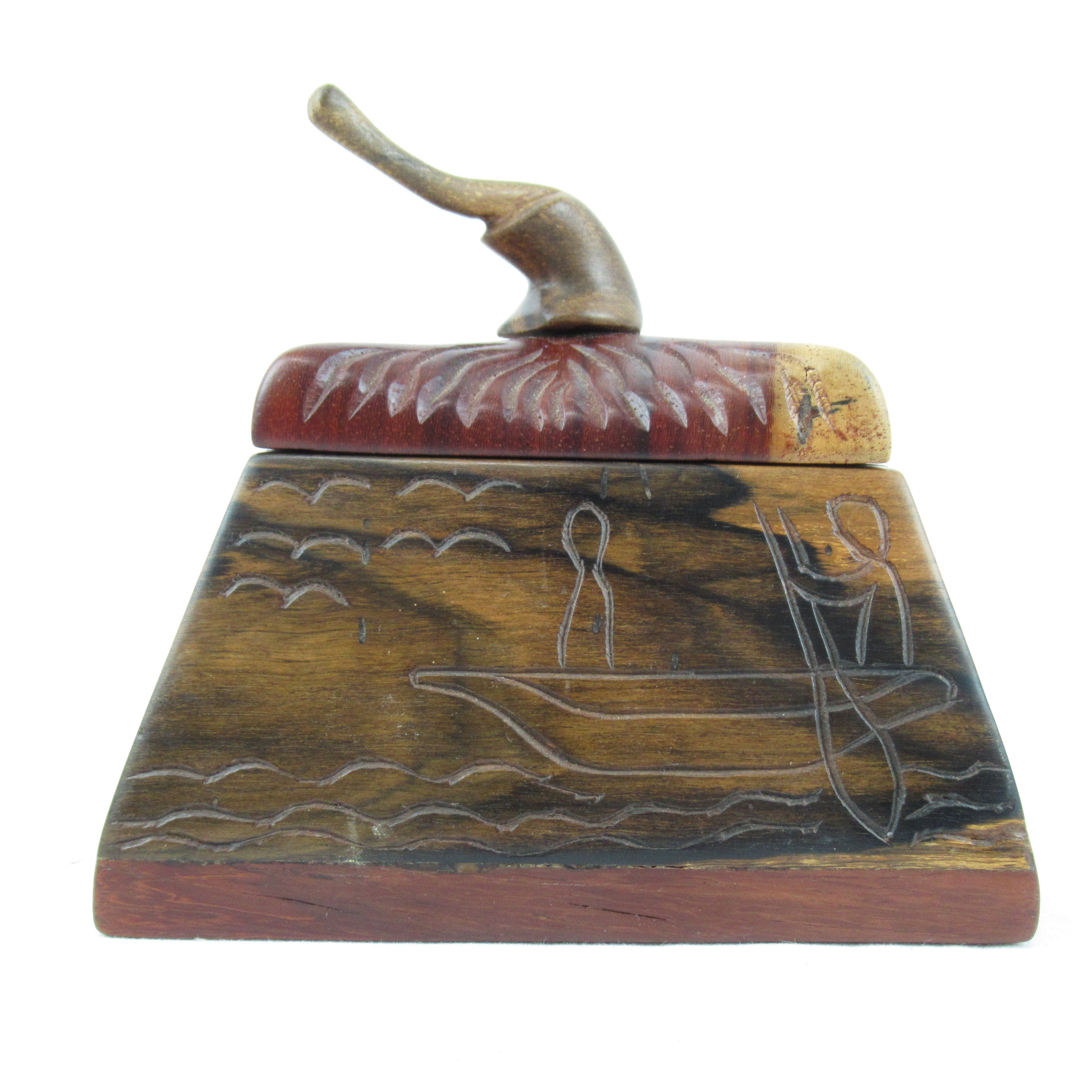 Coffret en bois/ Boîte à tabac avec gravure artisanale - Photo 0