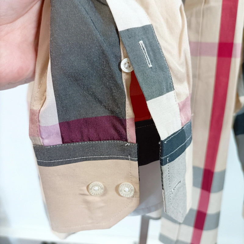 Voir photo 8 de Chemise burberry london à carreaux iconiques beige gris rouge t.52 Chemise burberry london à carreaux iconiques beige gris rouge t.52 Très bon état - Vue 8 -