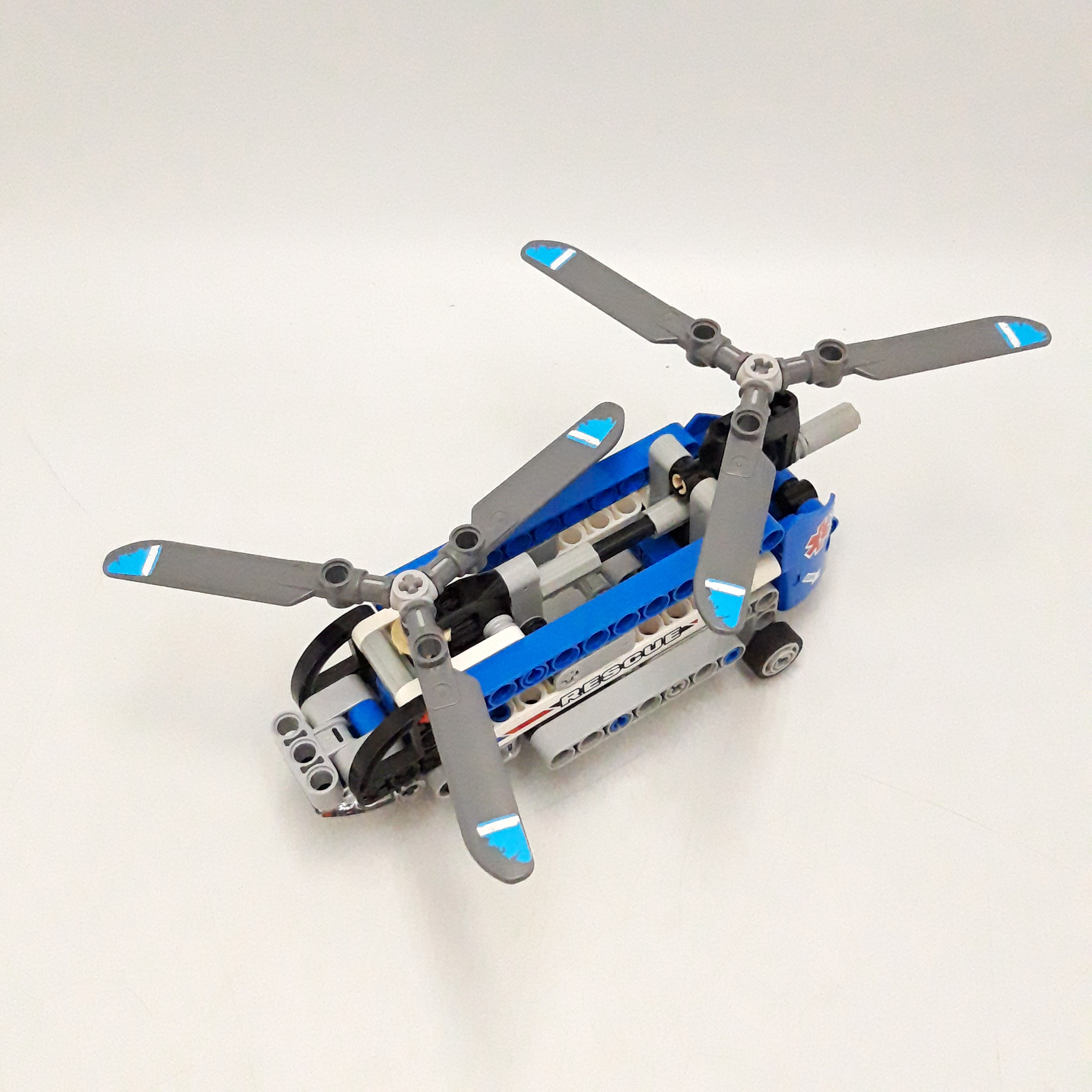 Lego Technic 42020 'L'hélicoptère bi-rotors' Bon état - Vue 2 - 