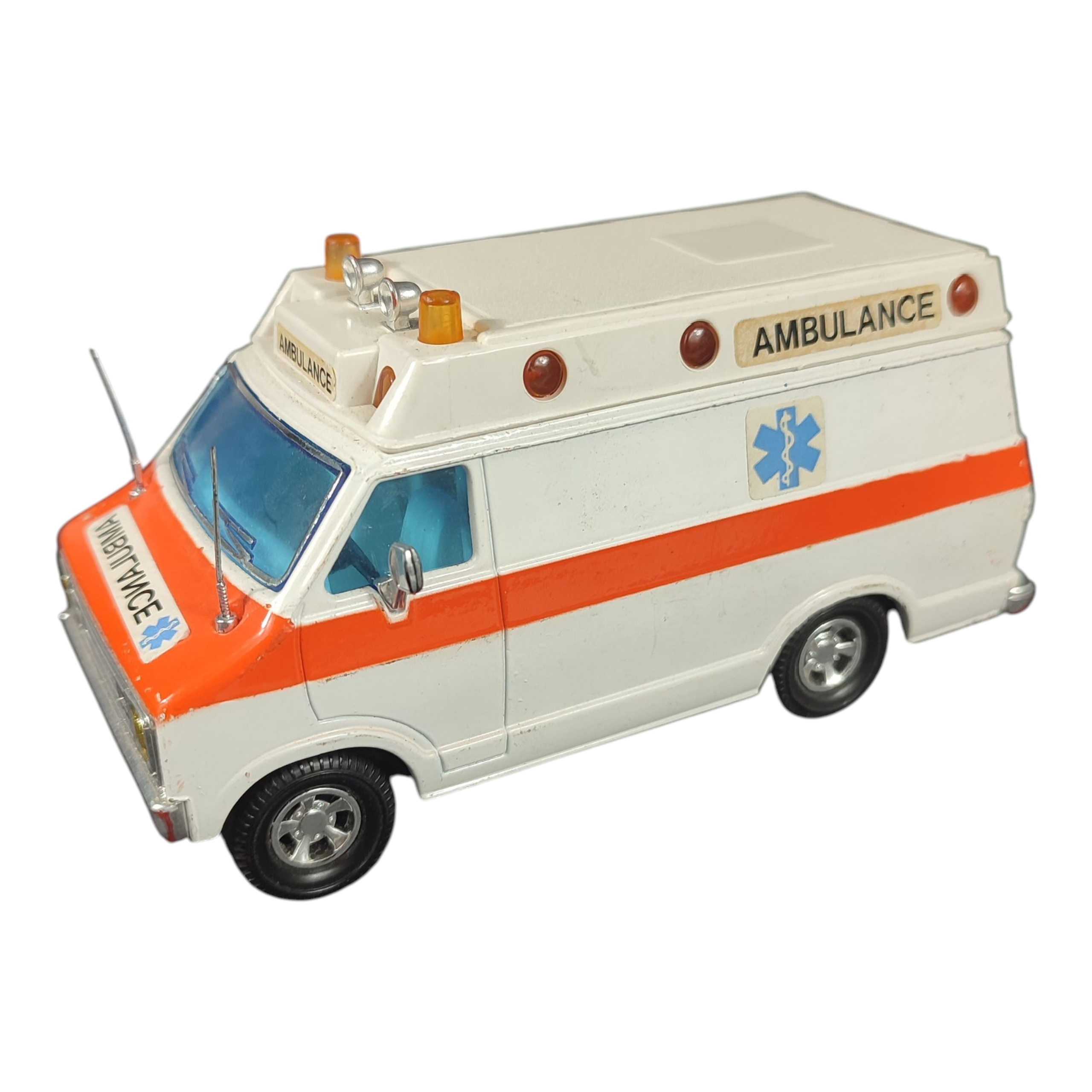 Voir photo 3 de Ambulance Matchbox Super Kings Dodge Van avec patient en civière Ambulance Matchbox Super Kings Dodge Van avec patient en civière Bon état - Vue 3 -