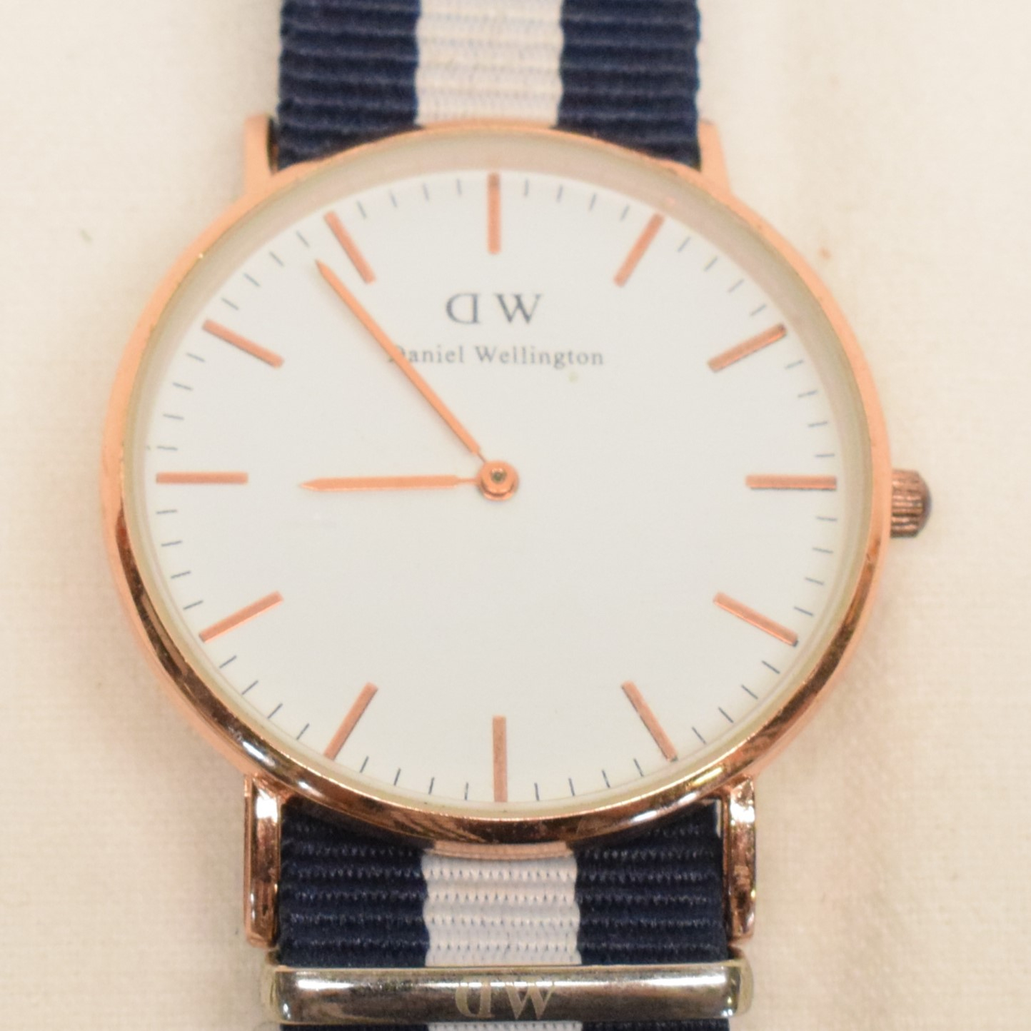 Montre mixte à quartz Daniel WELLINGTON - Photo 1