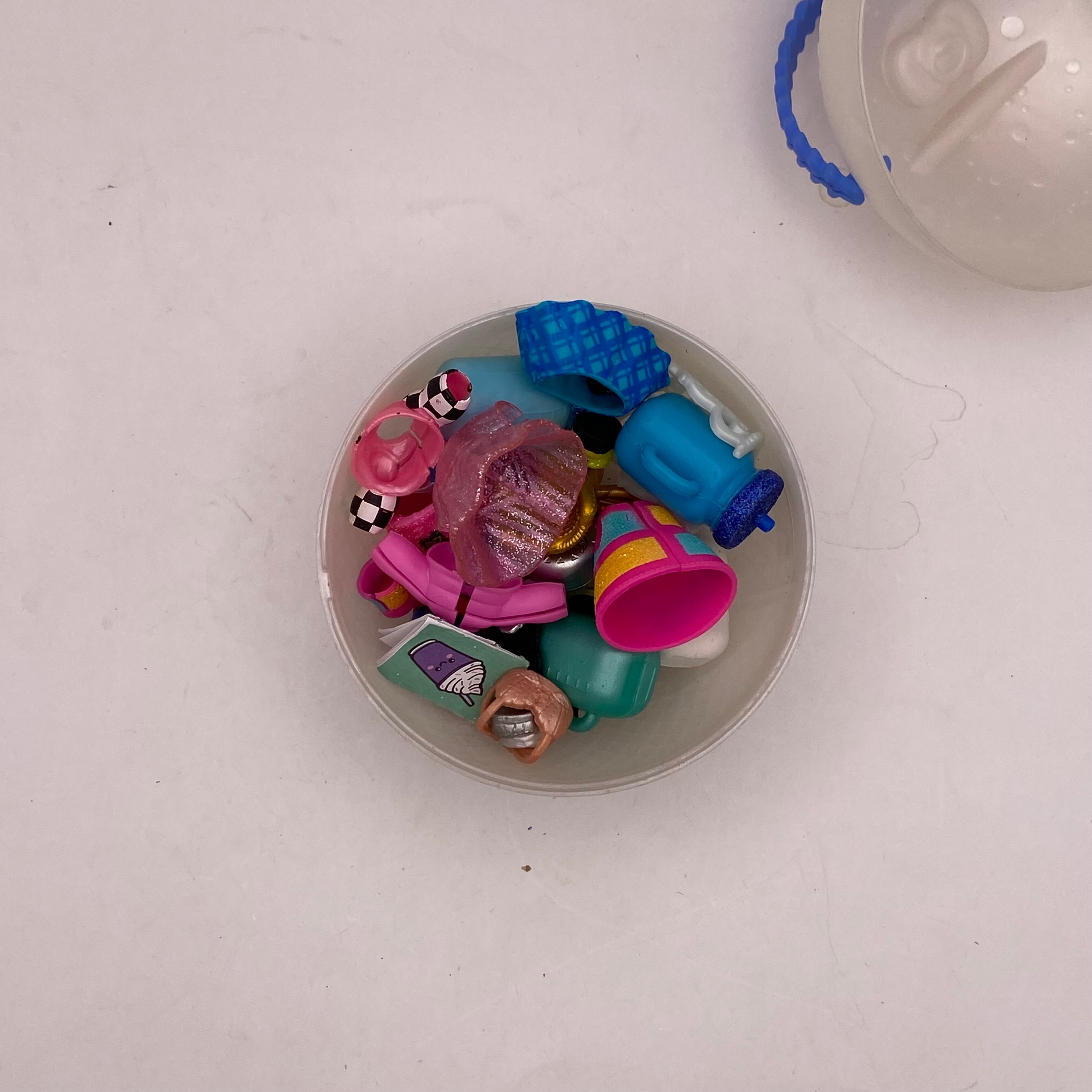 Lot de poupées LOL et accessoires Bon état - Vue 6 - 