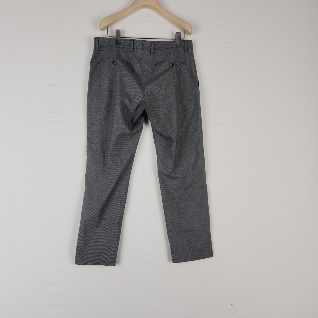 Voir photo 3 de Celio - Pantalon gris en coton - Taille 42/44 - Longueur= 91 cm Celio - Pantalon gris en coton - Taille 42/44 - Longueur= 91 cm Très bon état - Vue 3 -