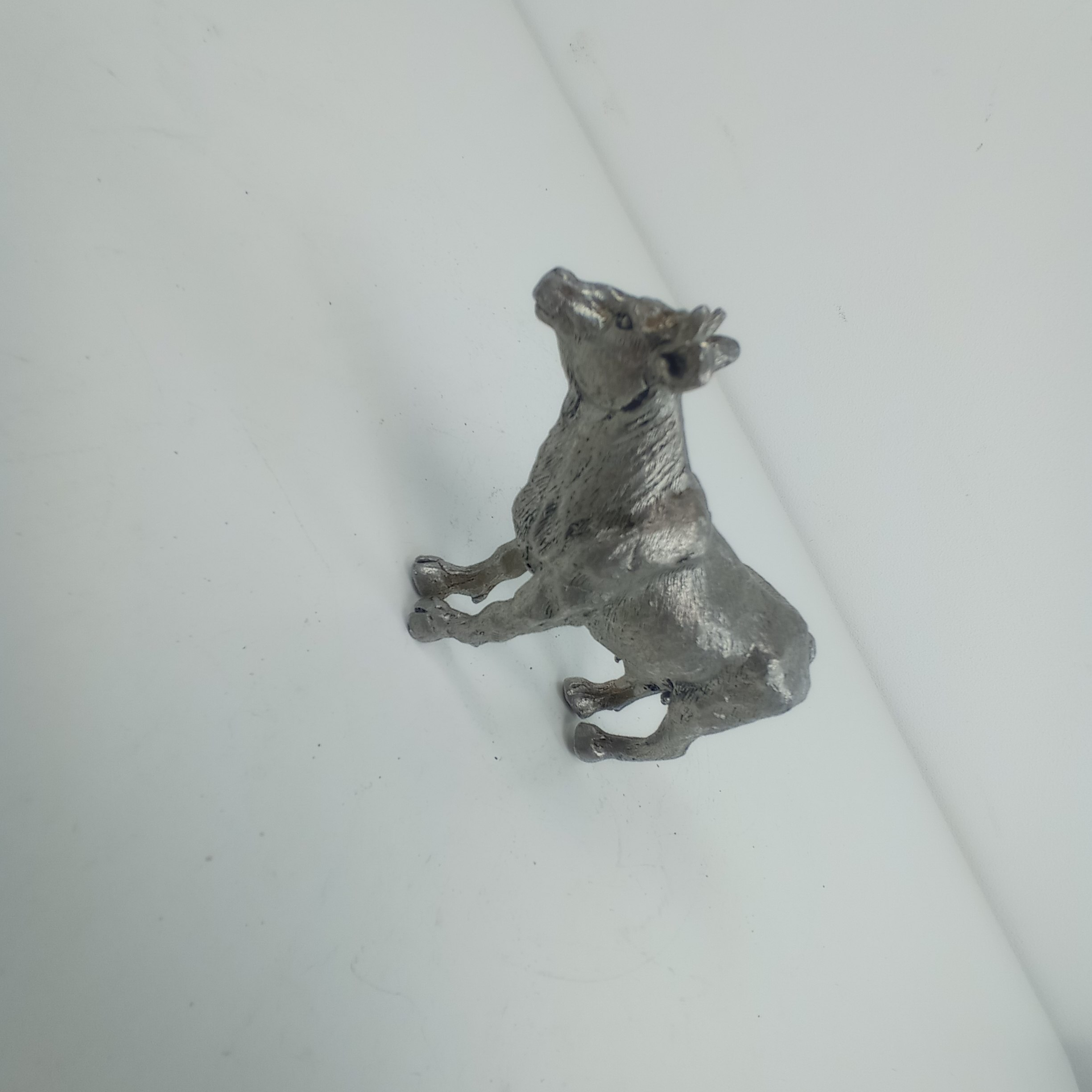 Très jolie petite vache en étain - Photo 1
