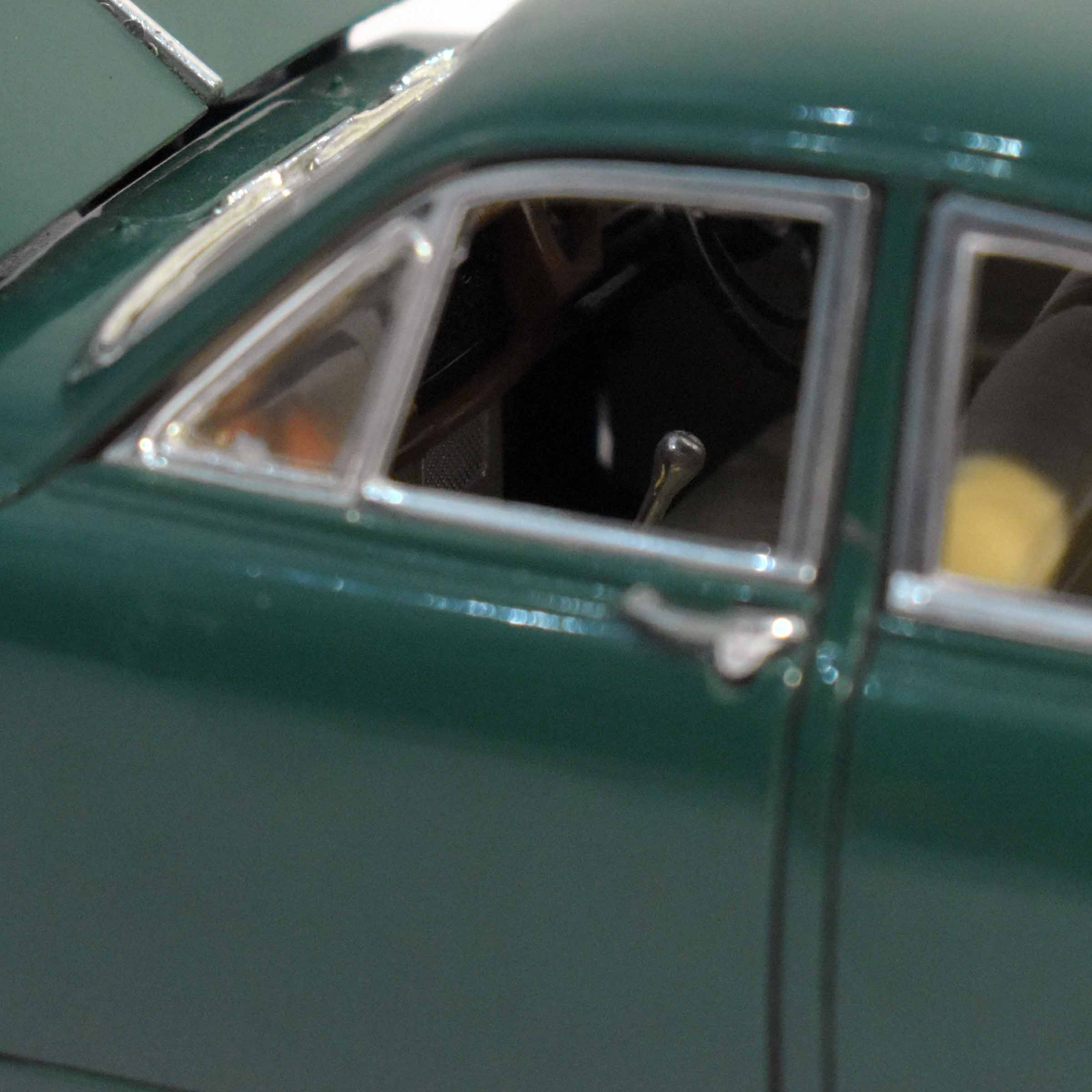 Modèles Réduits 1/18eme - Maisto® - Dodge Viper GT2 & Jaguar Mark II  - Vue 13 - 