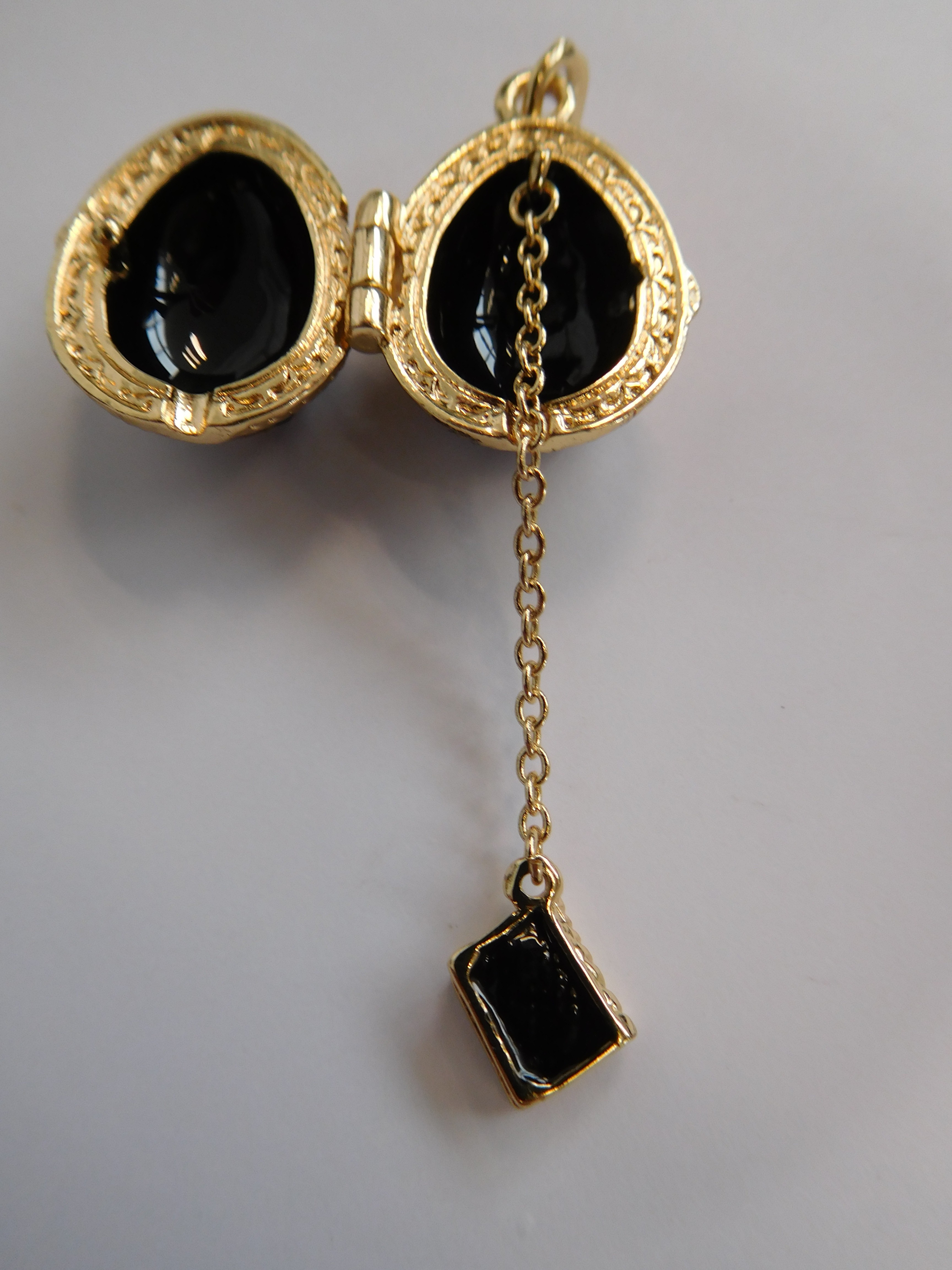 Pendentif Œuf Style Fabergé – Bijou Fantaisie Émaillé Multicolore (Neuf Avec étiquettes)