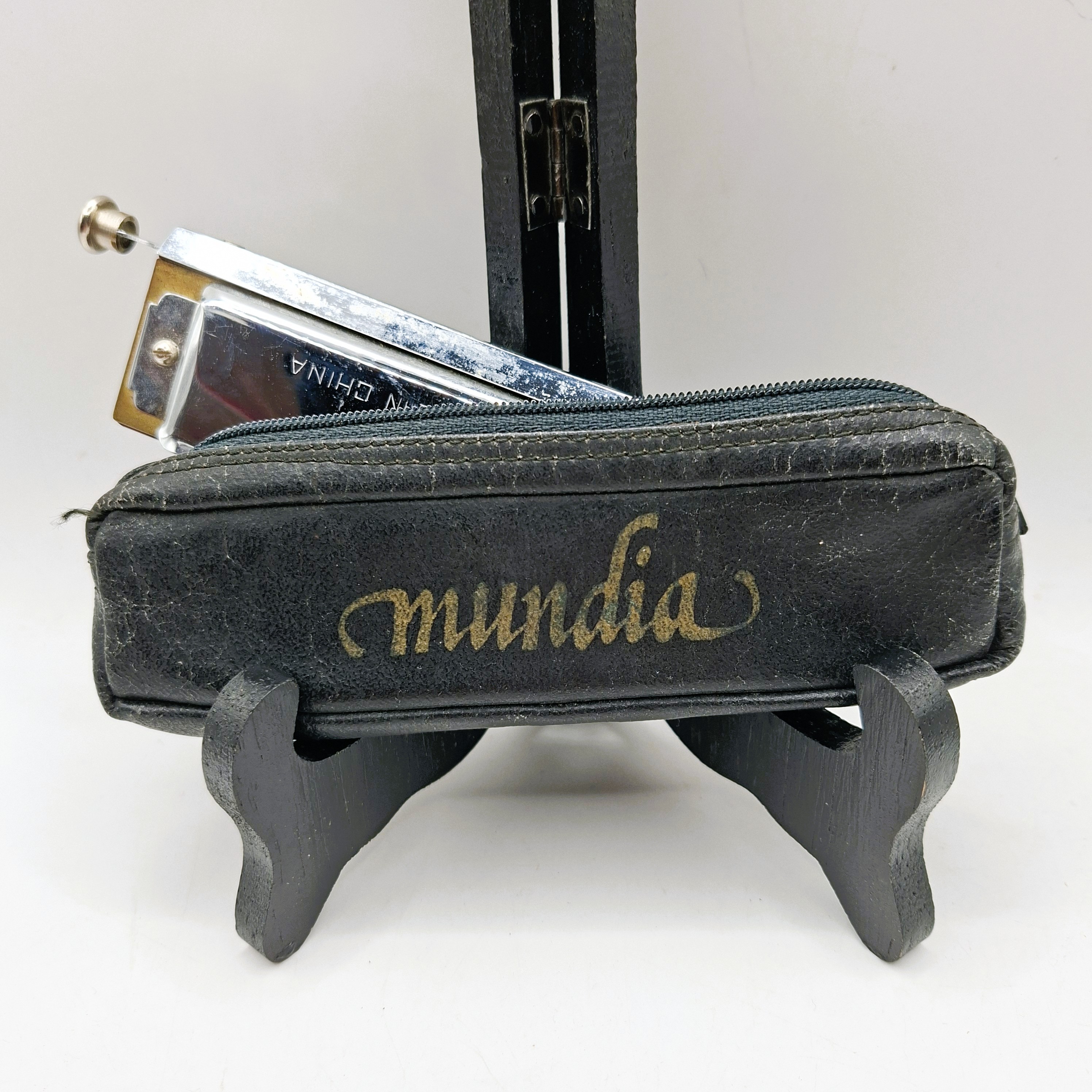 Harmonica chromatique 10 trous dans sa housse Bon état - Vue 2 - 