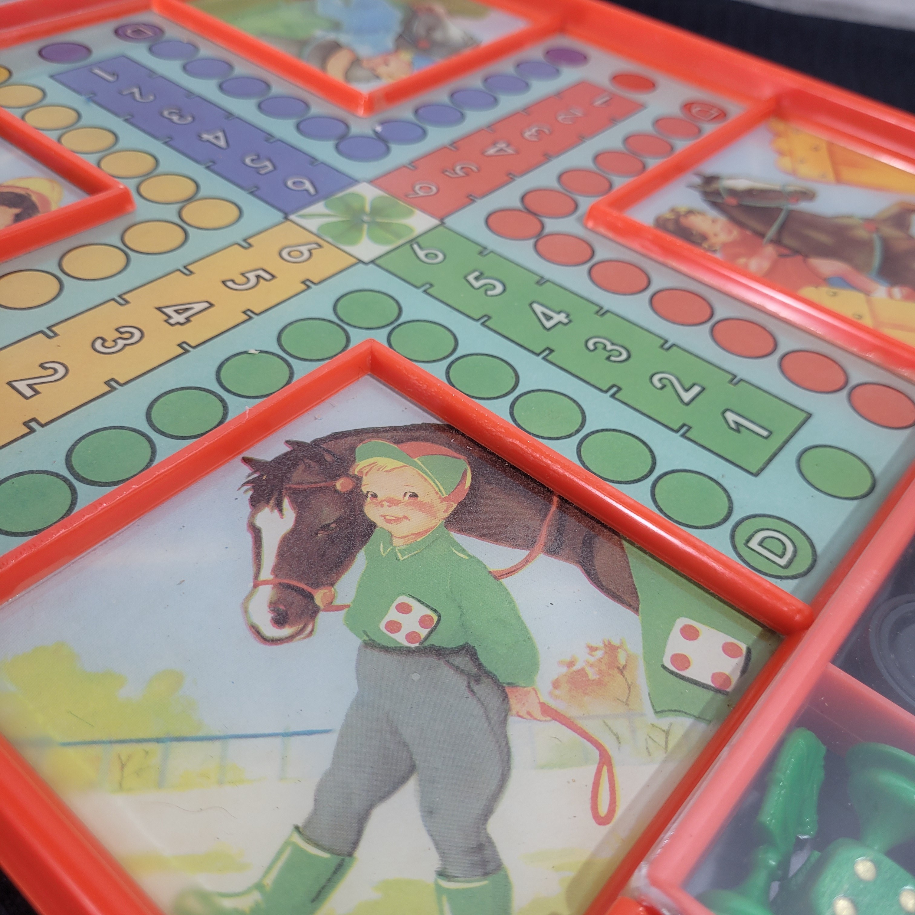Jeux de Petits Chevaux et Dames vintage 70's-80's - Grand Plateau Très bon état - Vue 4 - 