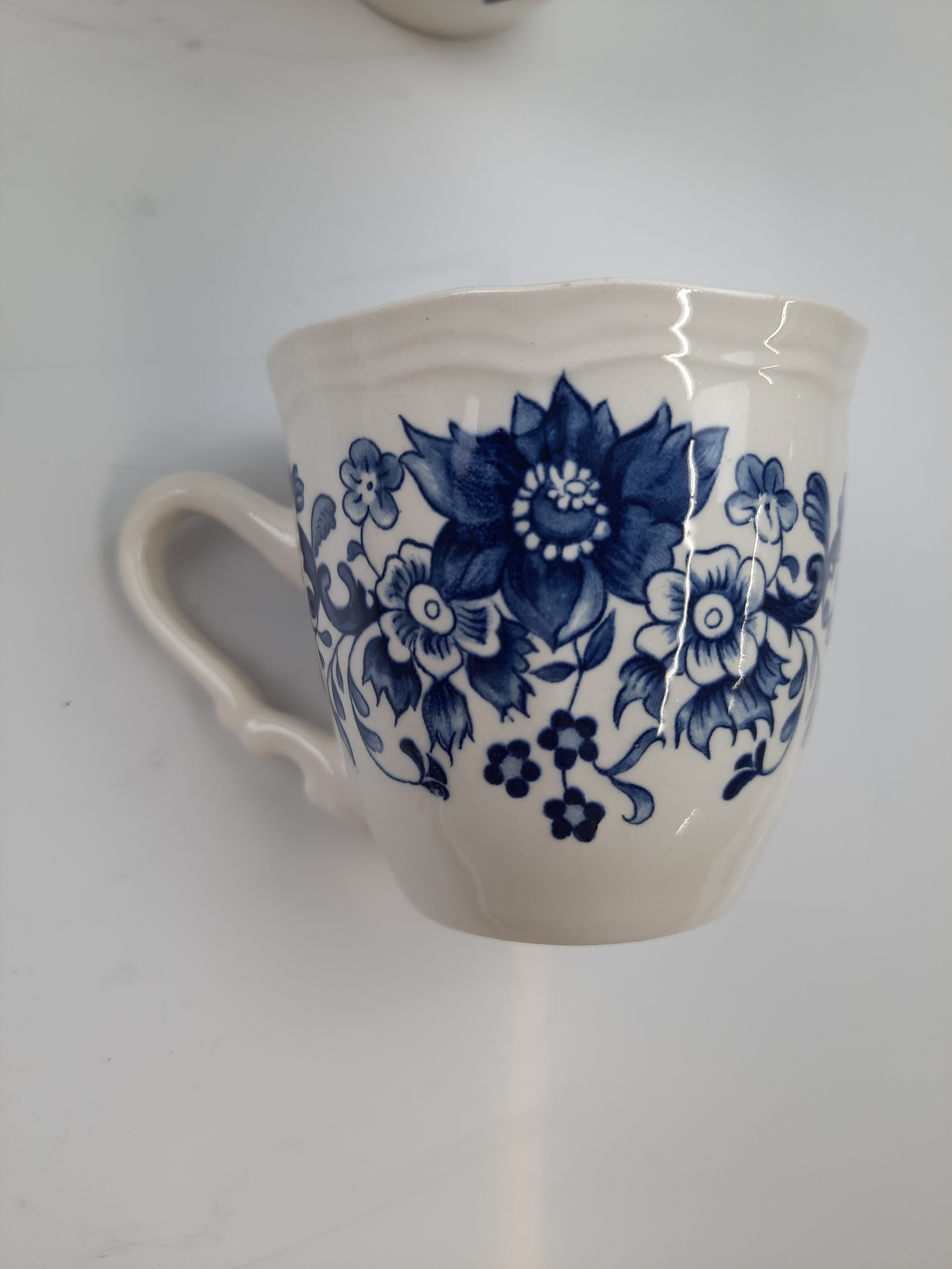 Voir photo 3 de Ensemble de 5 tasses et 6 sous tasses, Sarreguemines Ensemble de 5 tasses et 6 sous tasses, Sarreguemines Très bon état - Vue 3 -