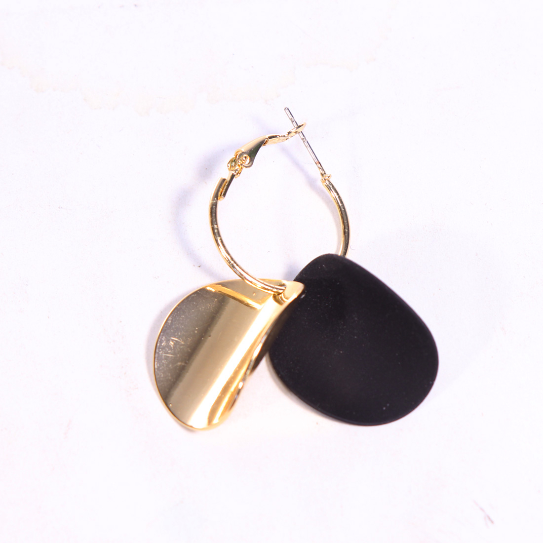 Voir photo 5 de Six paires de boucles d'oreille Six paires de boucles d'oreille Bon état - Vue 5 -