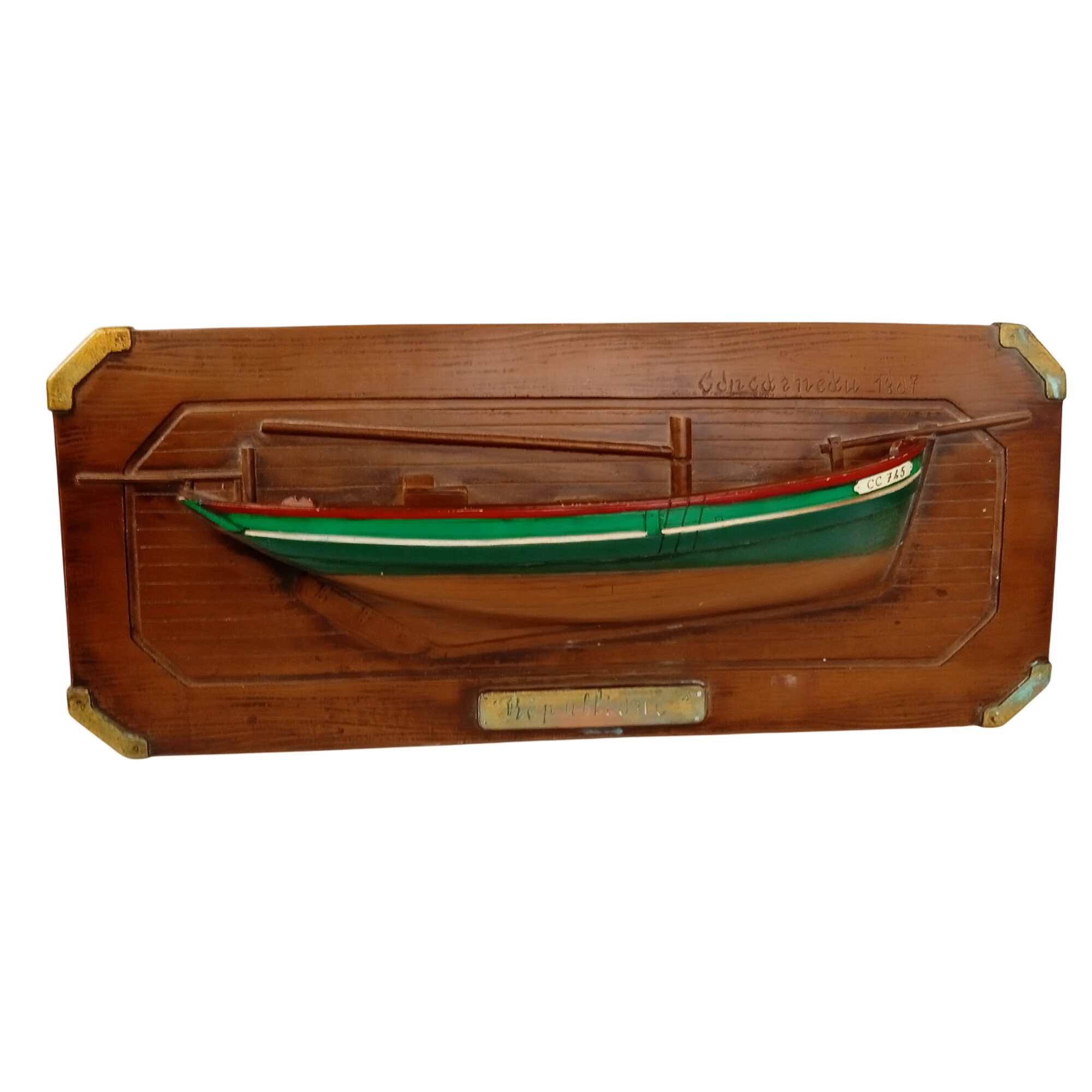 Tableau en relief demi coque de bateau 