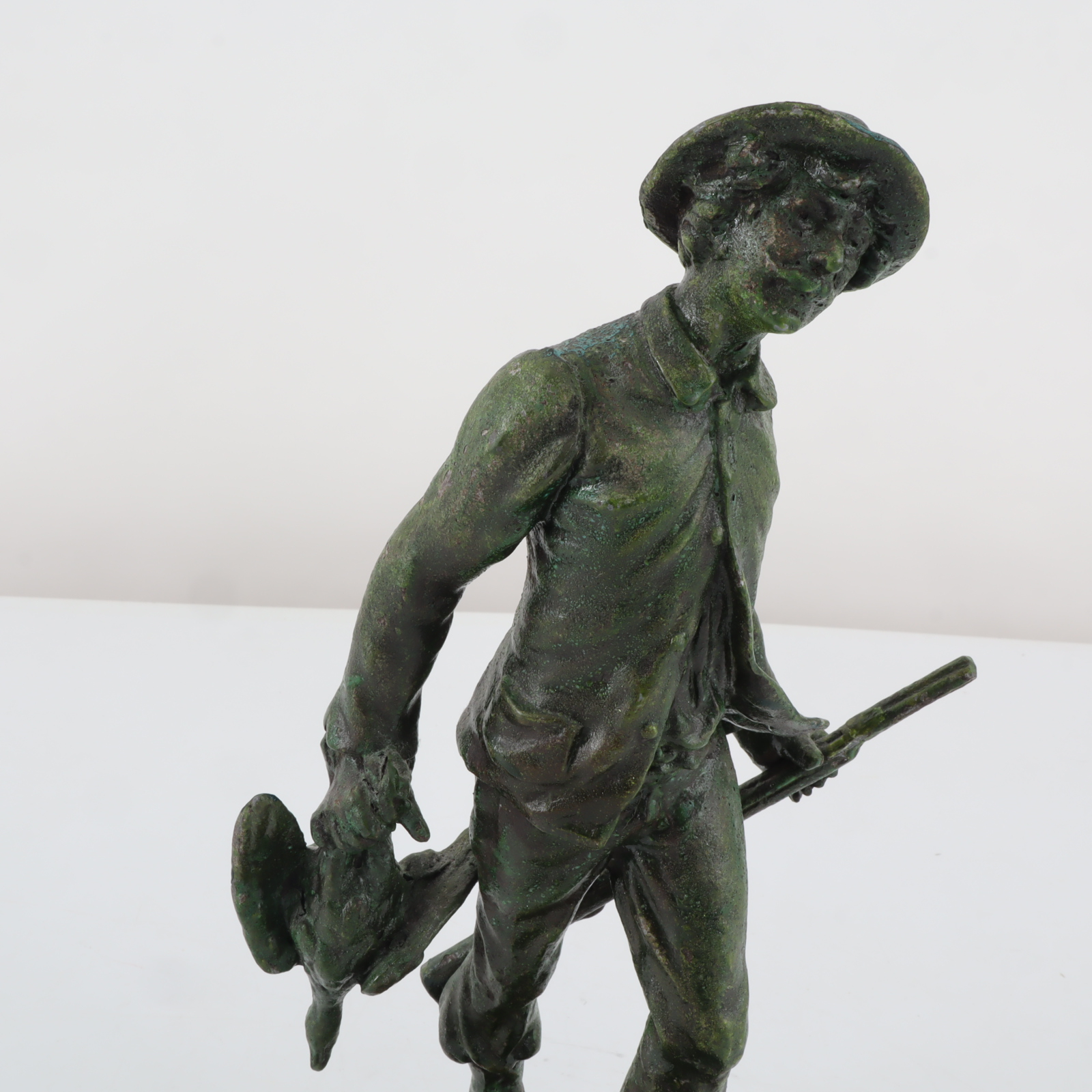 Statuette d'un chasseur avec son chien - Photo 4
