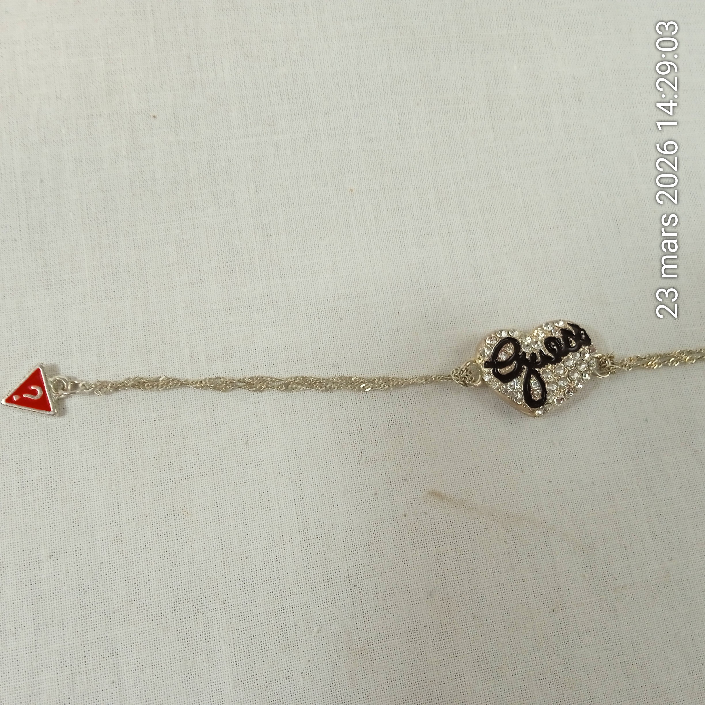 GUESS bracelet argenté avec cœur et strass Très bon état - Vue 3 - 