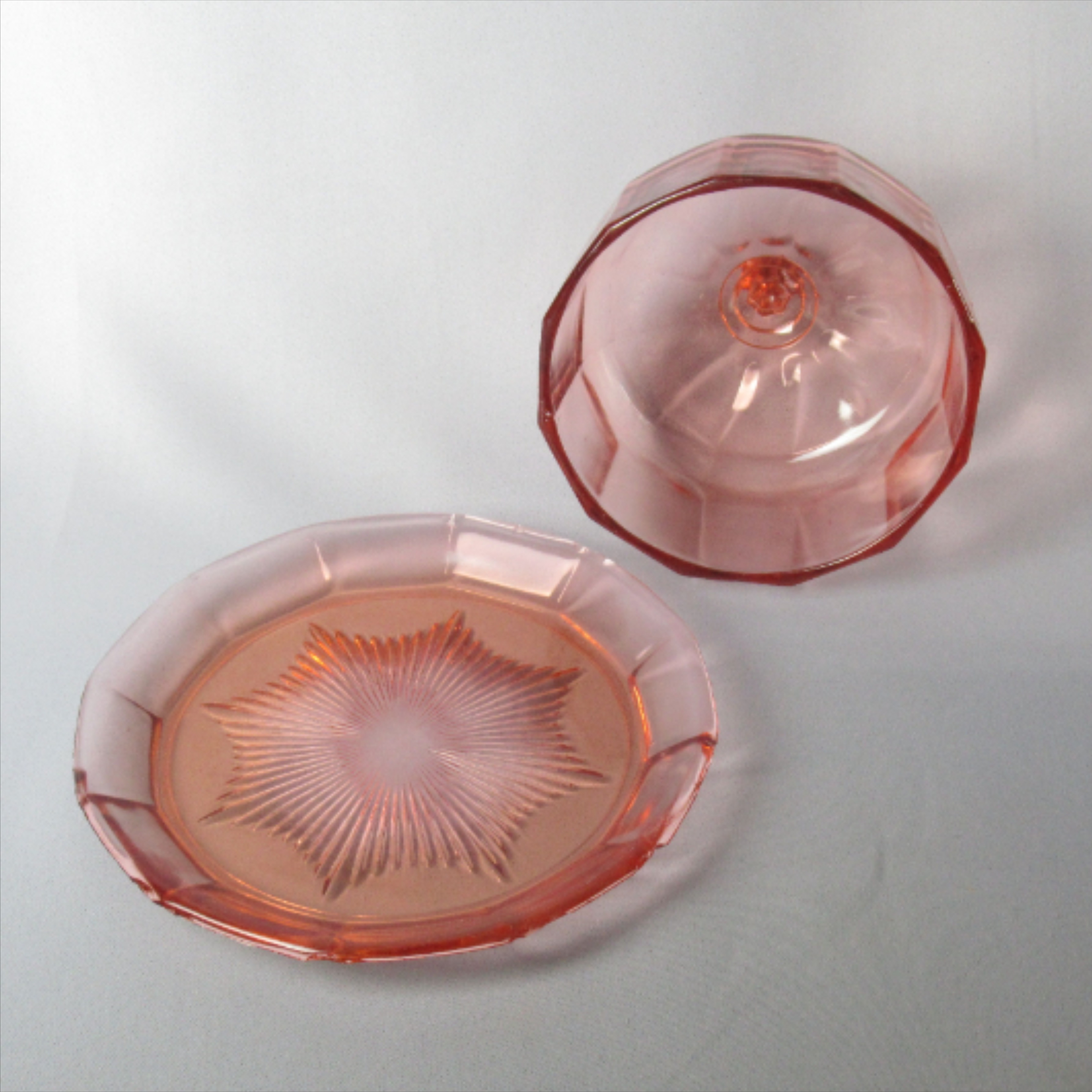 Plateau + cloche en verre moulé rose Art-déco État correct - Vue 3 - 