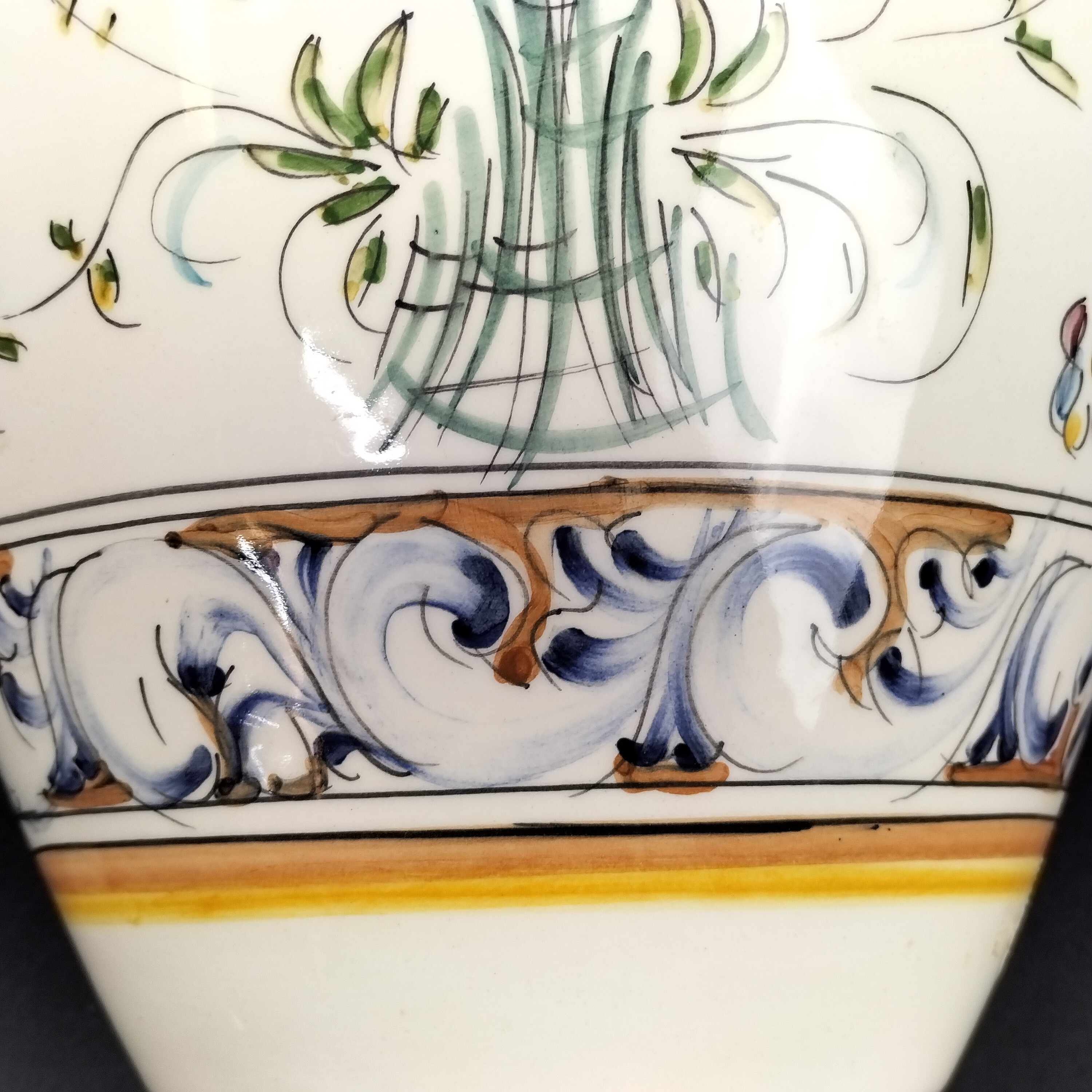 Grand Vase En Céramique Forme Boule - Motifs Paons Et Floraux - Hauteur 35 Cm - Occasion Décoratif