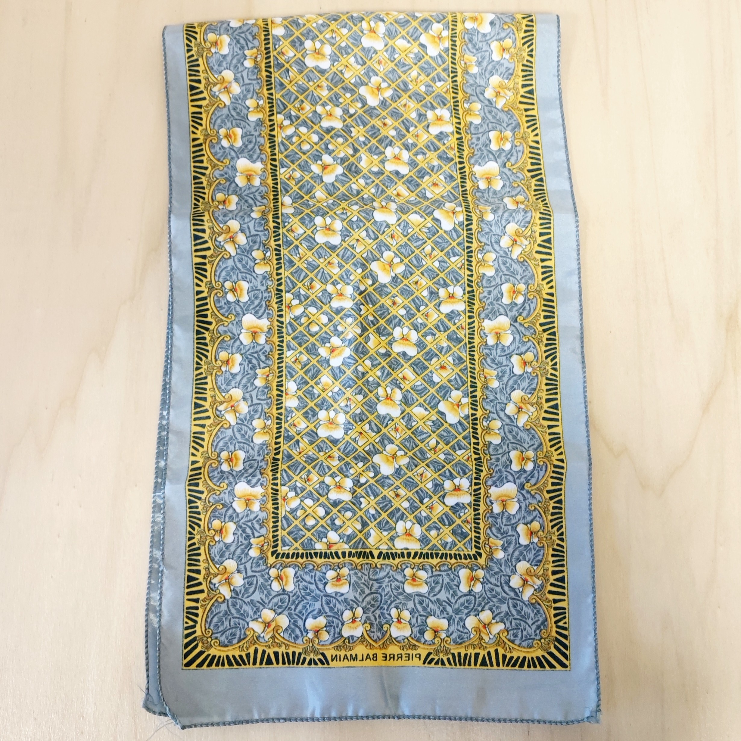 PIERRE BALMAIN - Foulard à motif fleuri - Femme Bon état - Vue 4 - 