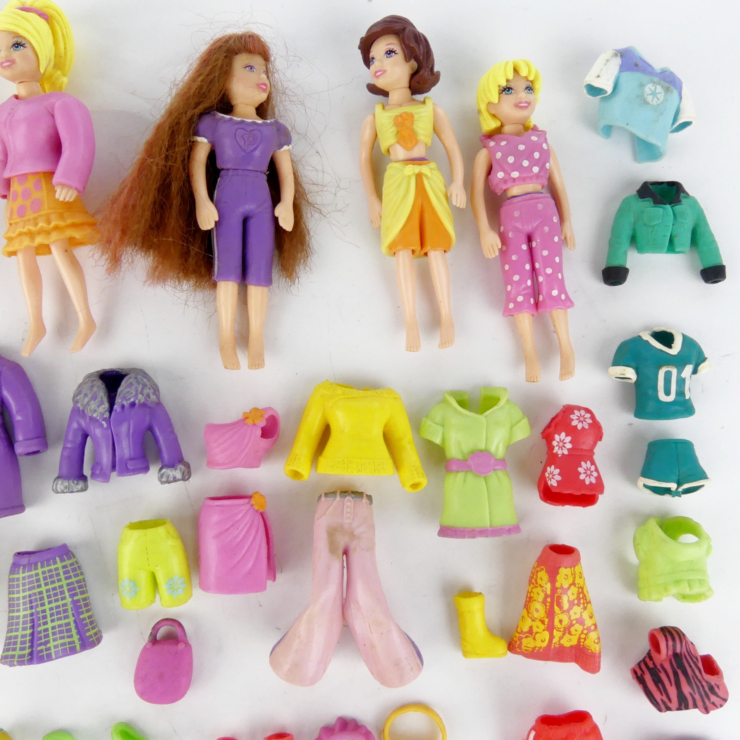 Voir photo 3 de 6 poupées, vêtements et vestiaire Polly Pocket de Mattel 6 poupées, vêtements et vestiaire Polly Pocket de Mattel État correct - Vue 3 -