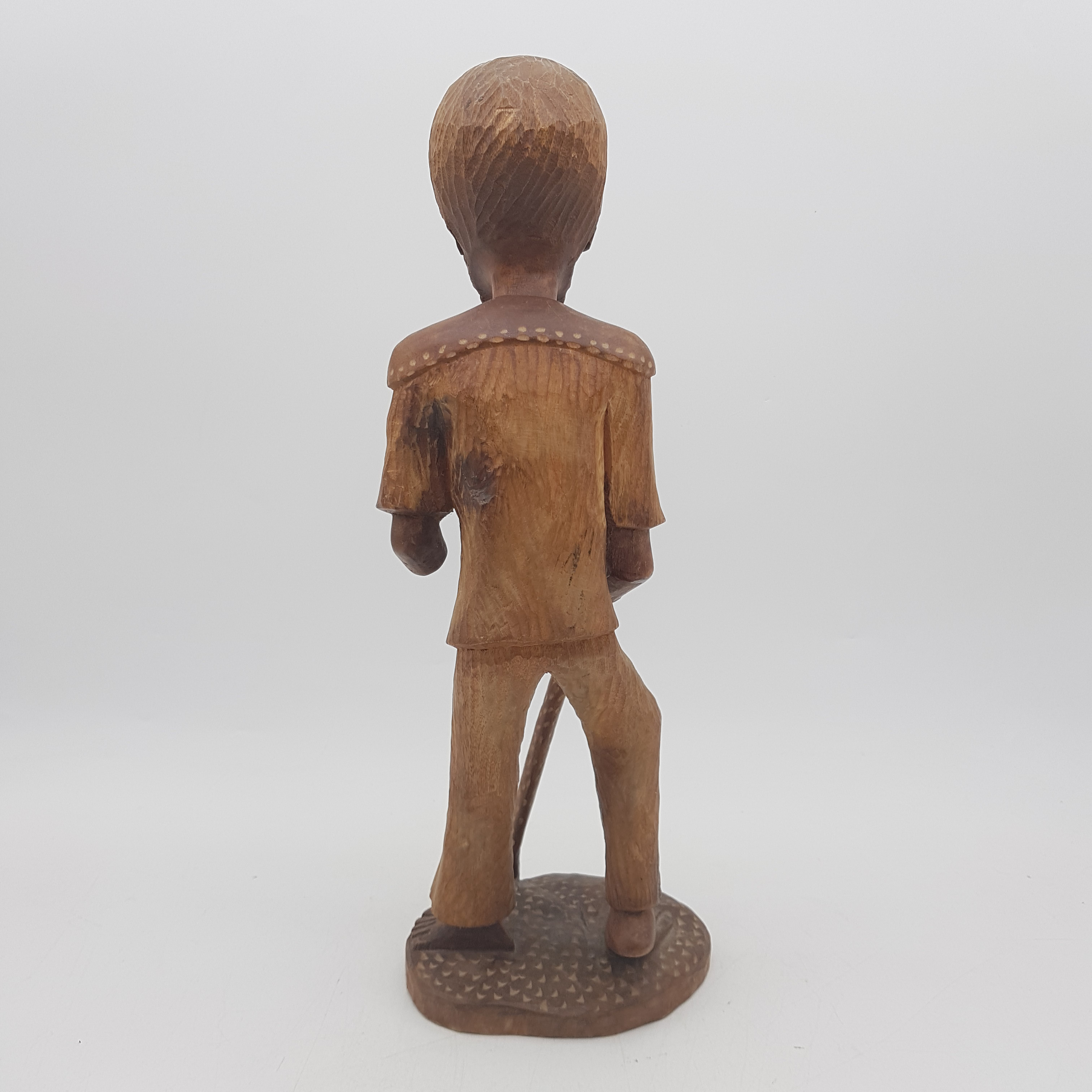 Statue en bois tallé d'un homme amputé d'un bras - Photo 4