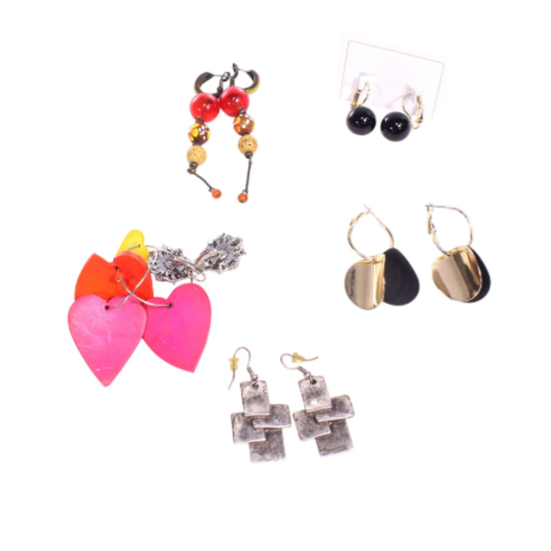 Acheter Six paires de boucles d'oreille Bon état - 12,00 € Six paires de boucles d'oreille Bon état - reconditionné disponible sur Label Emmaüs