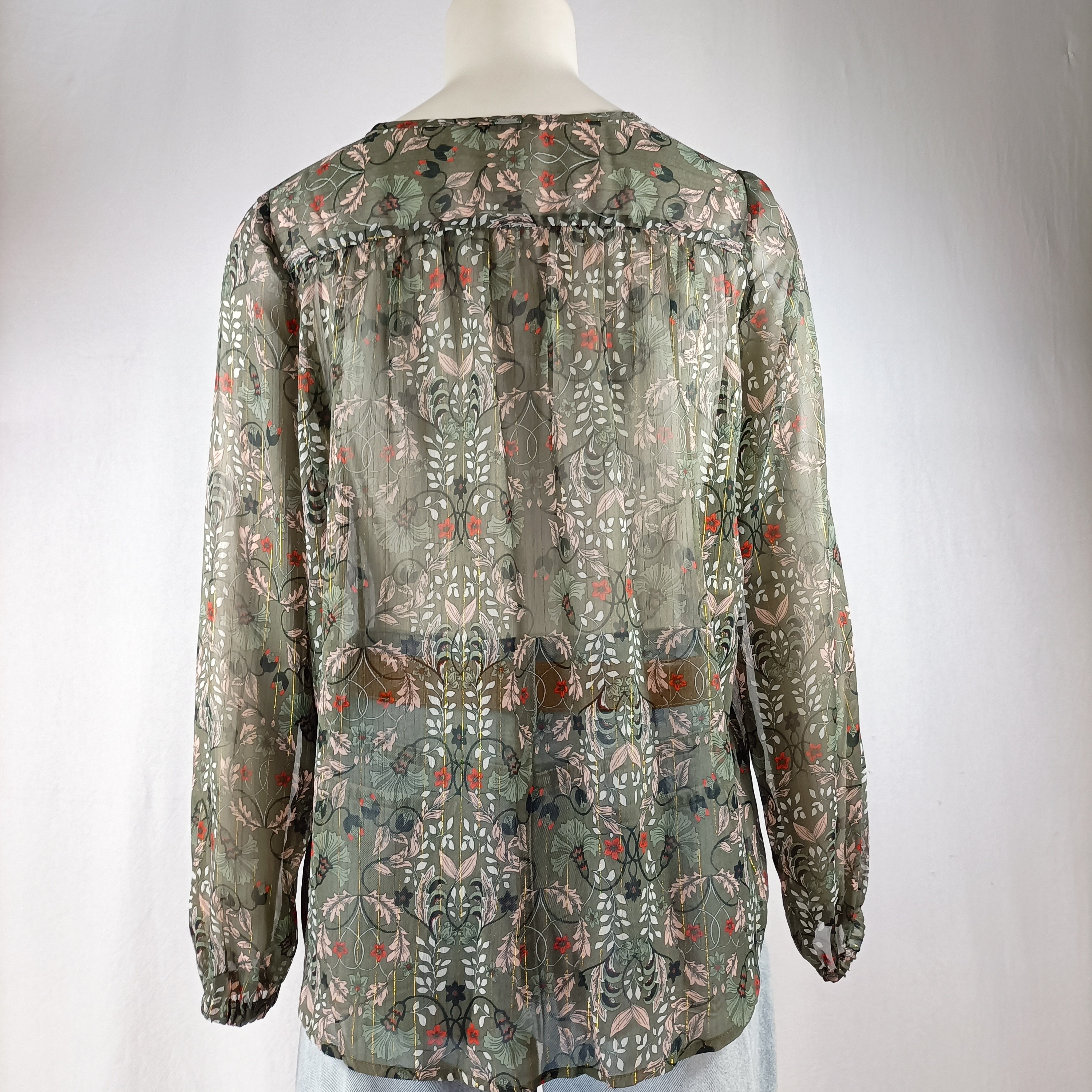 Voir photo 4 de Blouse transparente à manches longues Kaki Fleurie - IKKS Women - 36 Blouse transparente à manches longues Kaki Fleurie - IKKS Women - 36 Très bon état - Vue 4 -