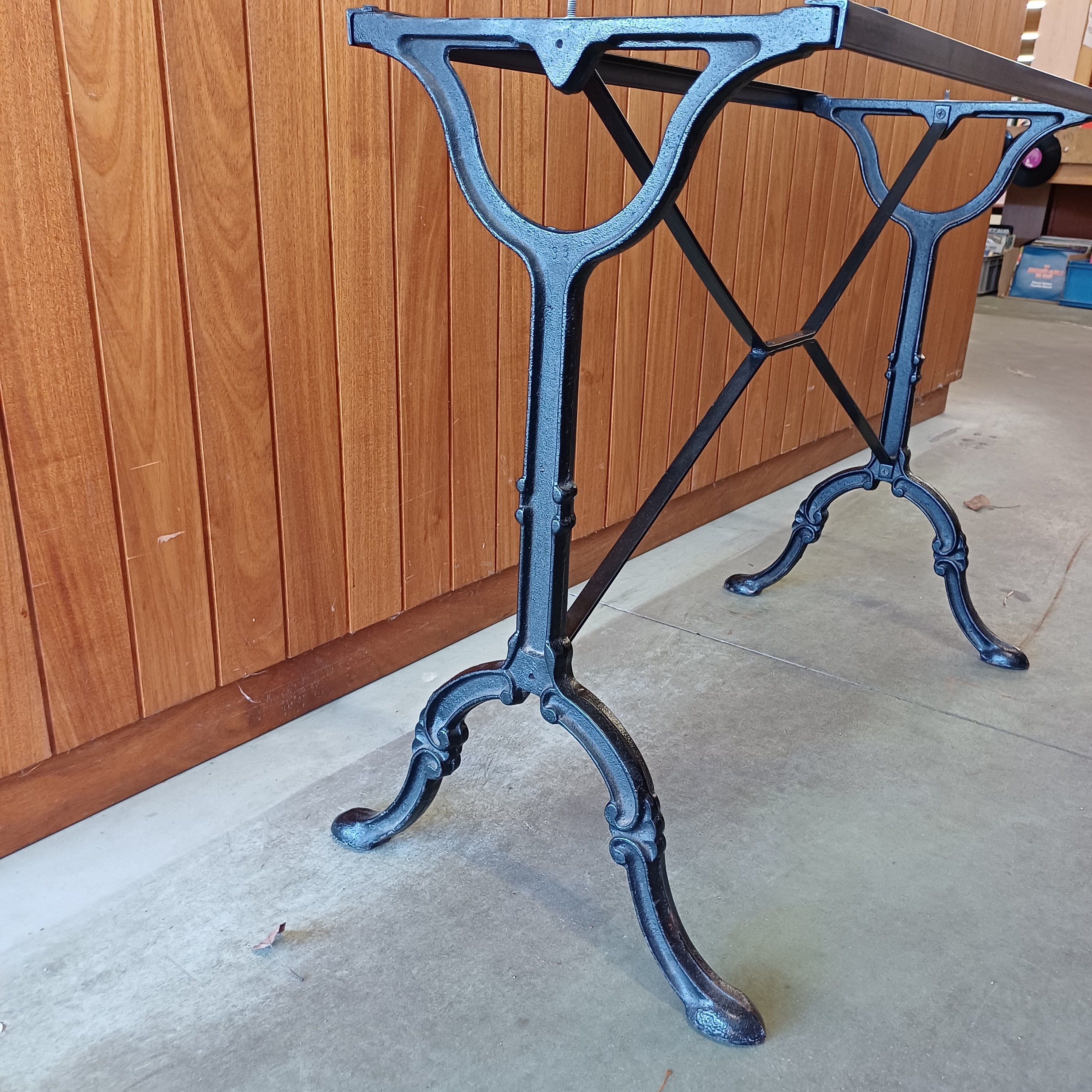 TABLE BISTROT EN FER FORGE ET DESSUS MARBRE - Image 5