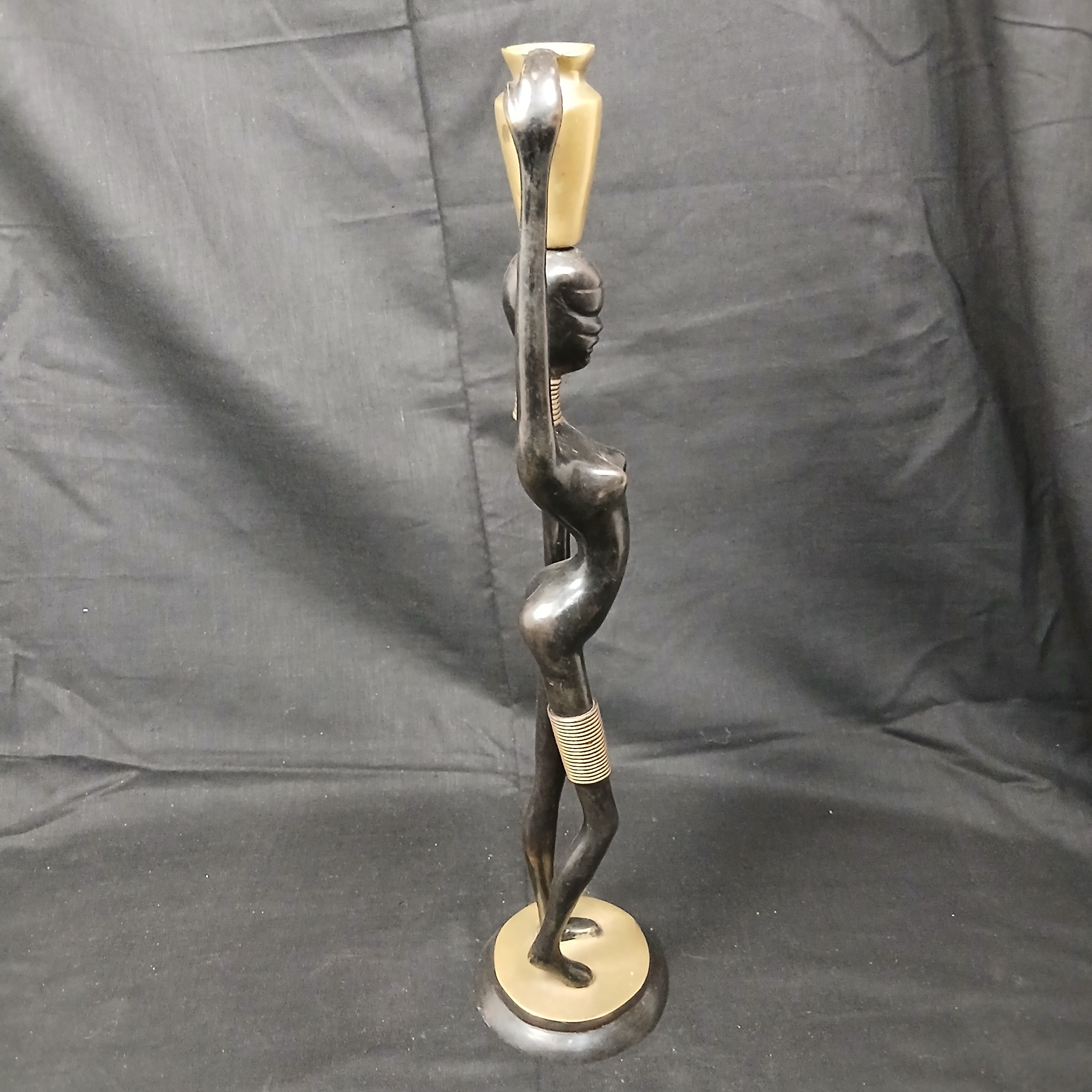 Belle statue porteuse d eau africaine en bronze - Photo 1