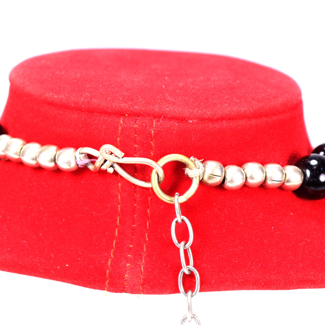 Voir photo 4 de Collier multi-rang noir et argenté + boucles d'oreille Collier multi-rang noir et argenté + boucles d'oreille Bon état - Vue 4 -