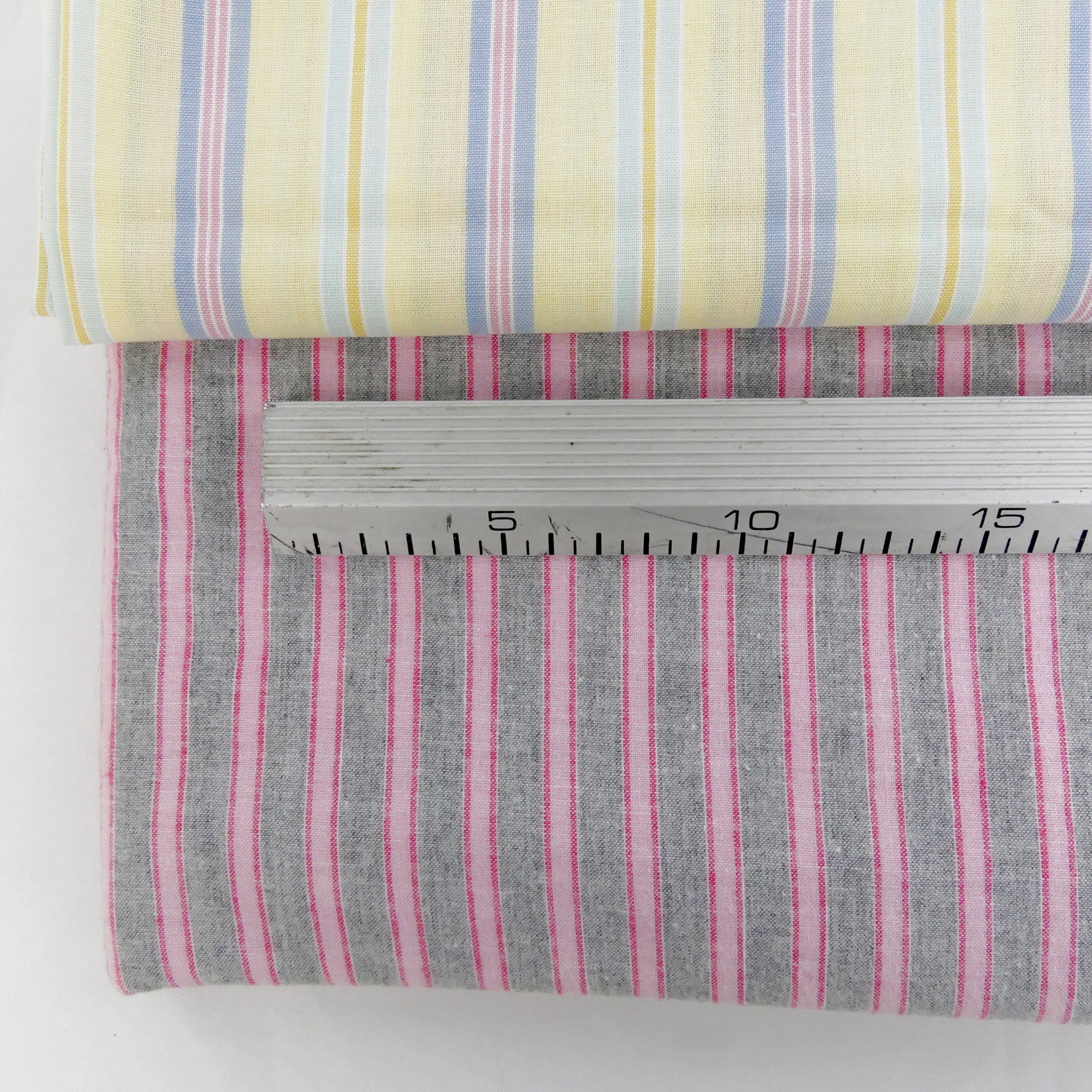 Voir photo 3 de 2 coupons de tissu à rayures verticales 2 coupons de tissu à rayures verticales Très bon état - Vue 3 -