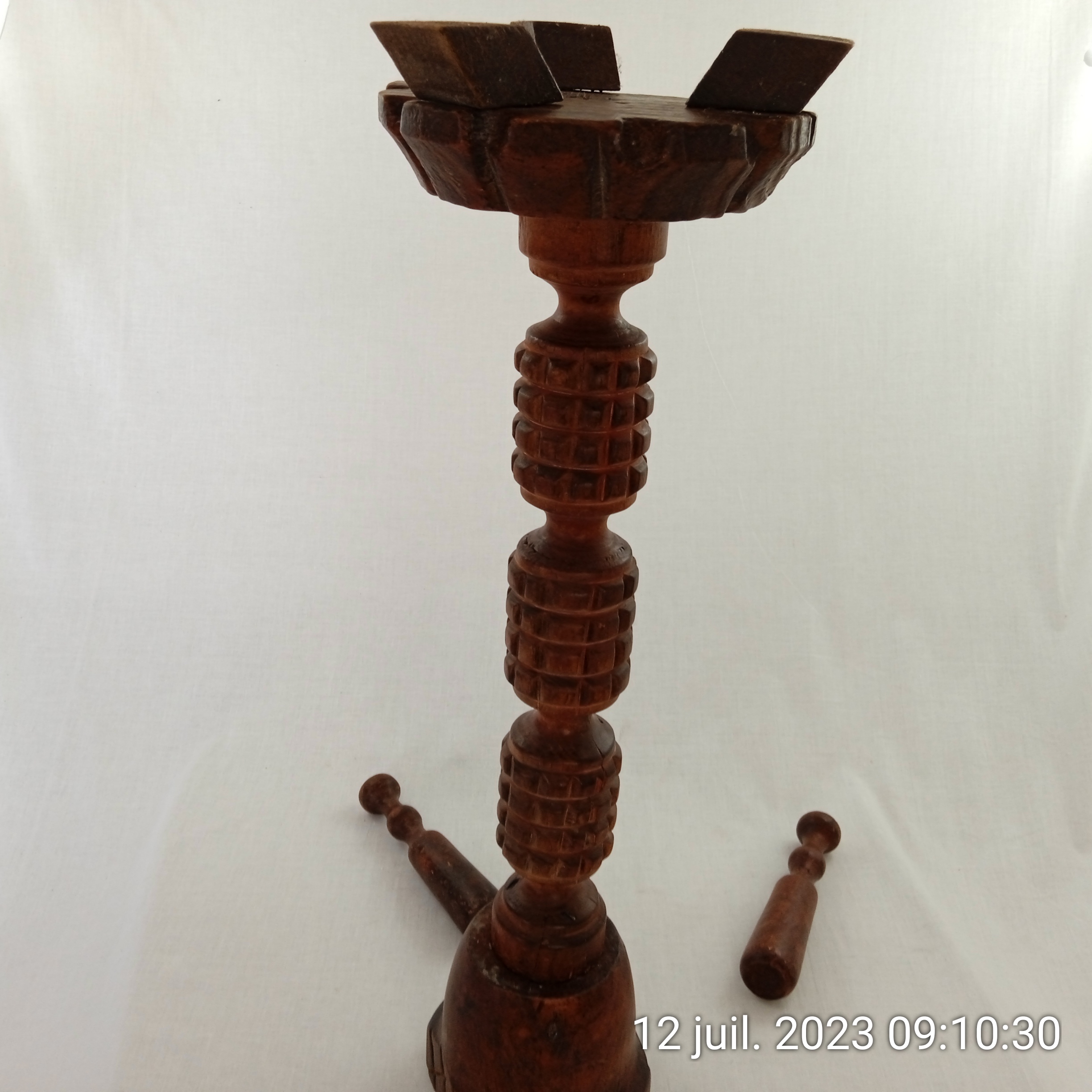 Original cendrier vintage sur pied 62 cm style africain en bois sculpté - Photo 6