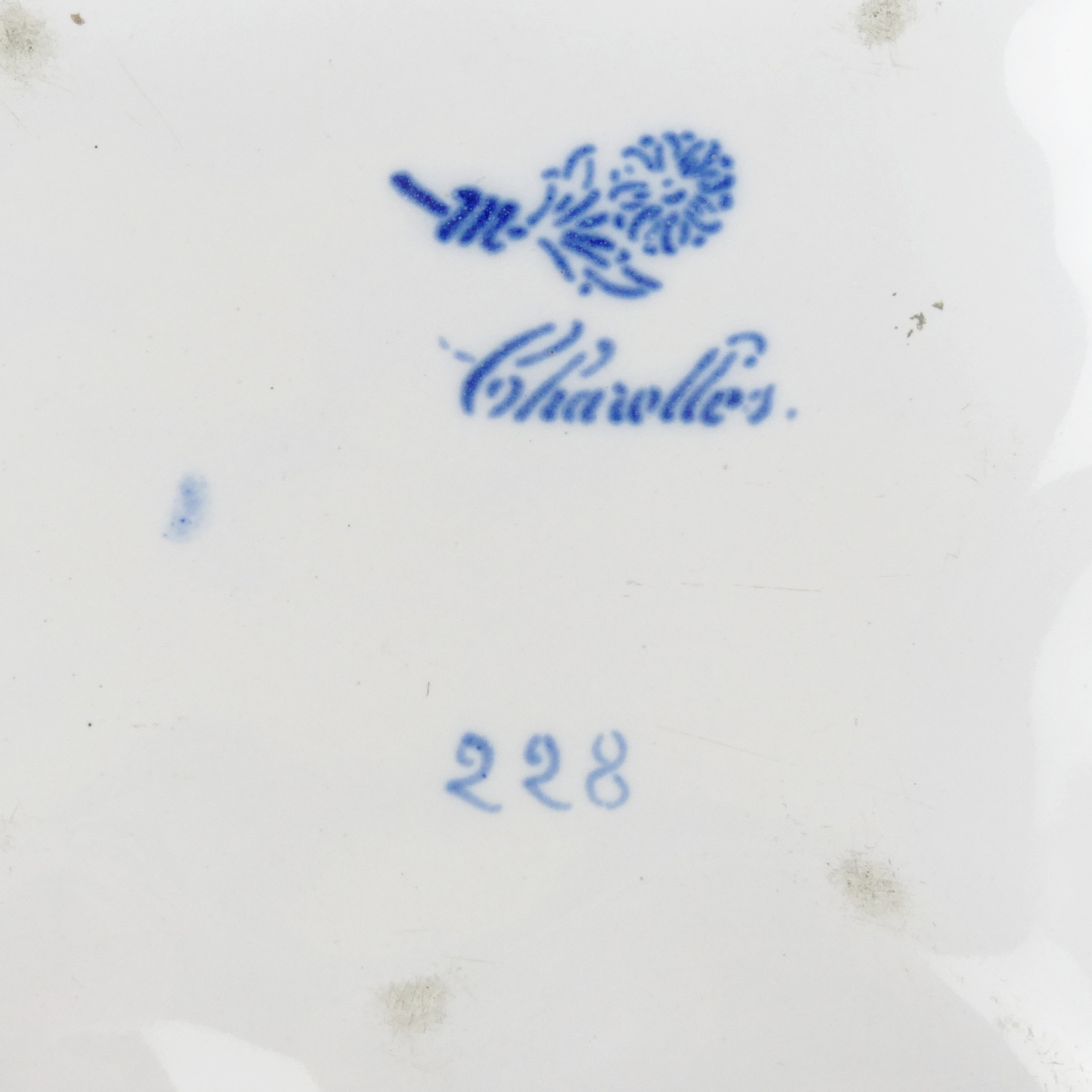 Ancien plat carré festonné en faïence de Charolles Bon état - Vue 3 - 