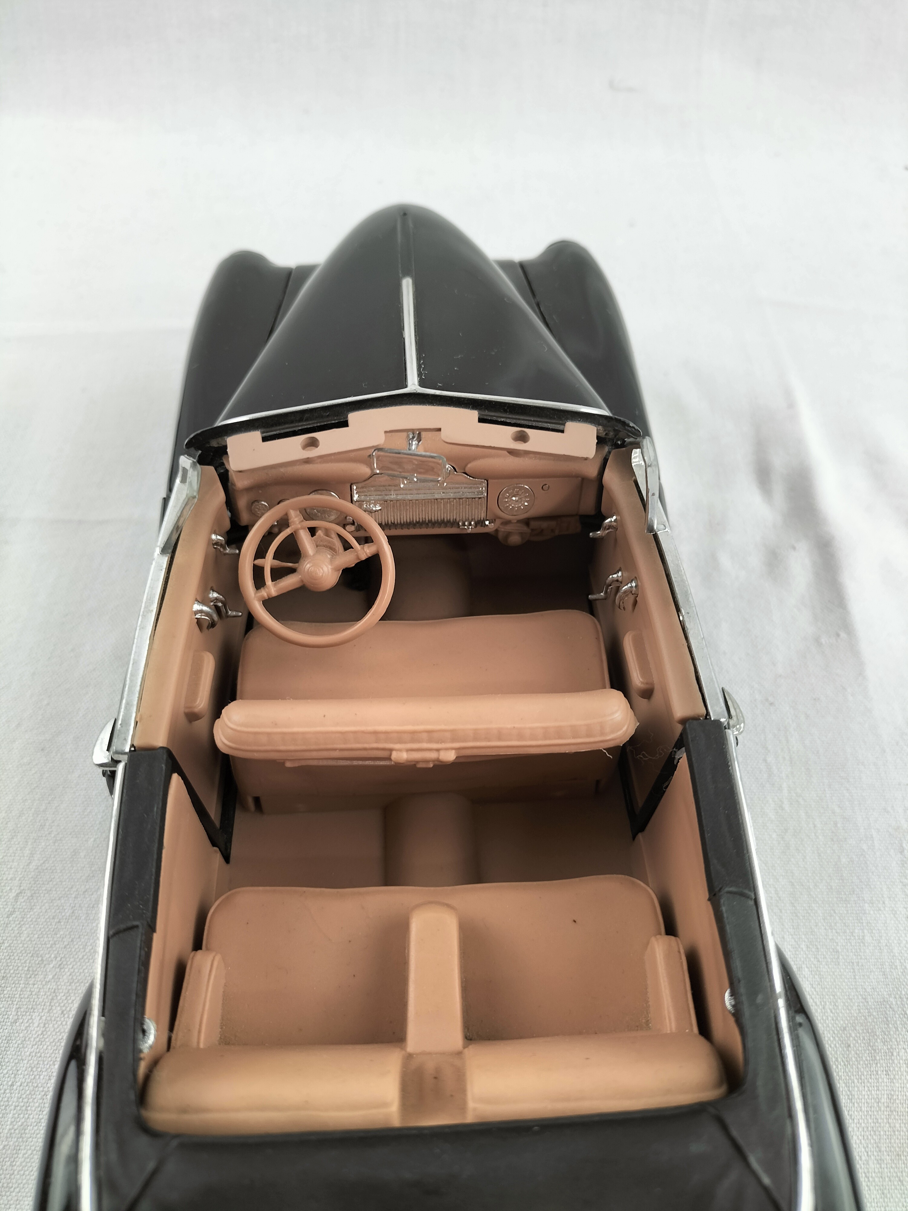 Voir photo 70 de Lot de 8 voitures miniatures de collection – Ferrari, Porsche, Mustang, Cadillac, Corvette Lot de 8 voitures miniatures de collection – Ferrari, Porsche, Mustang, Cadillac, Corvette Bon état - Vue 70 -