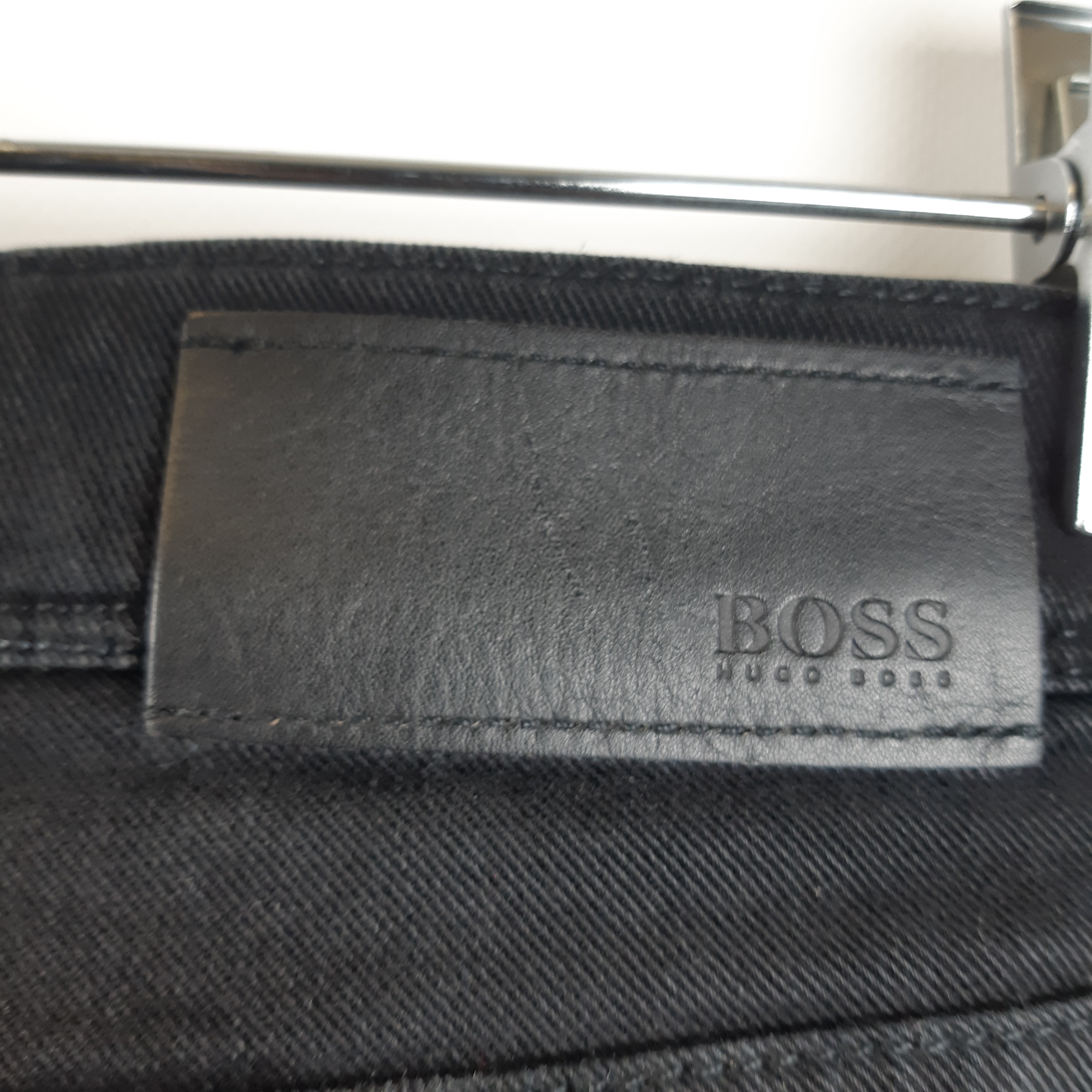 Voir photo 4 de Boss - Jean coton noir shoot - Taille 46 Longueur 104 Boss - Jean coton noir shoot - Taille 46 Longueur 104 - Vue 4 -