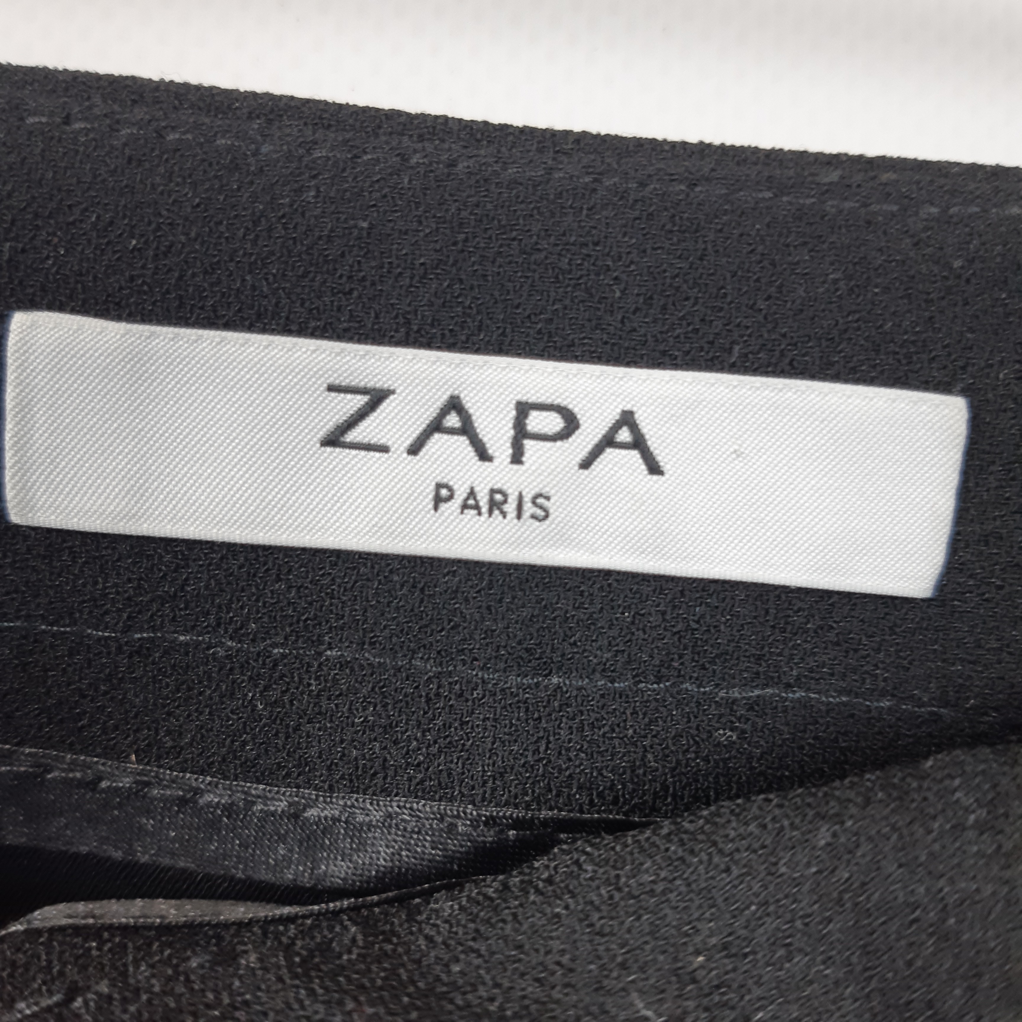 Voir photo 4 de Zapa - Pantalon noir chic - Taille 40 Longueur 95 Zapa - Pantalon noir chic - Taille 40 Longueur 95 Très bon état - Vue 4 -