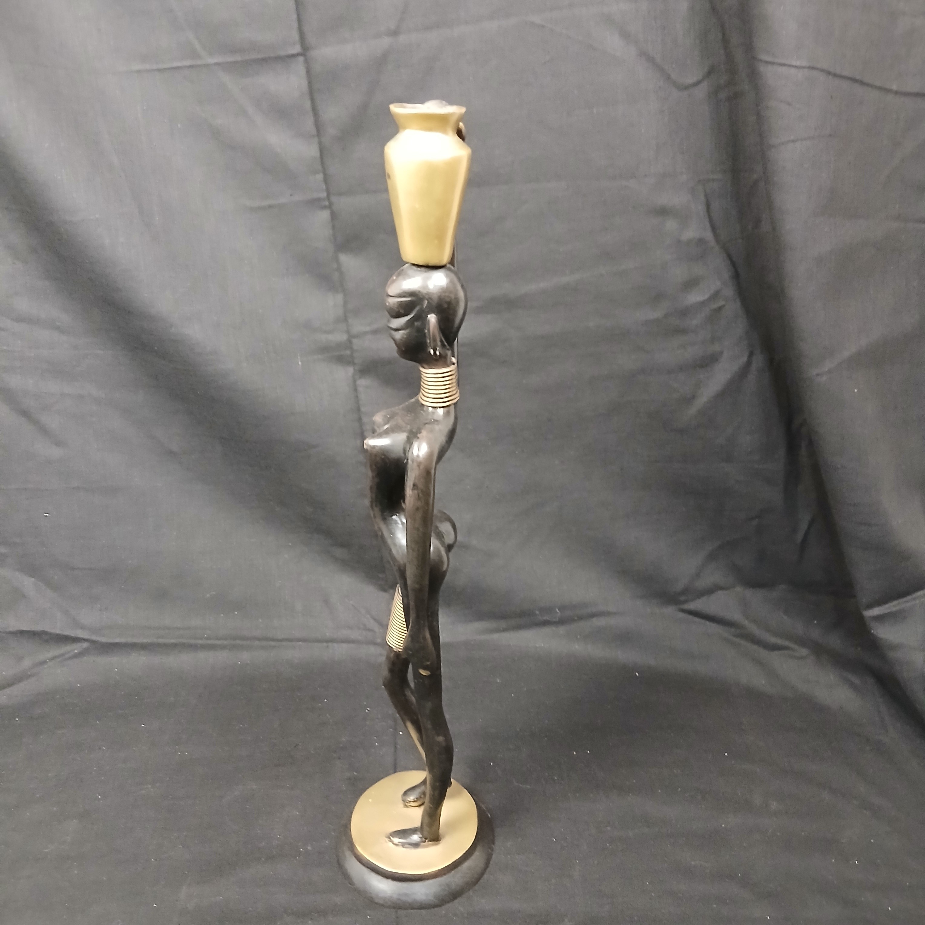 Belle statue porteuse d eau africaine en bronze - Photo 2