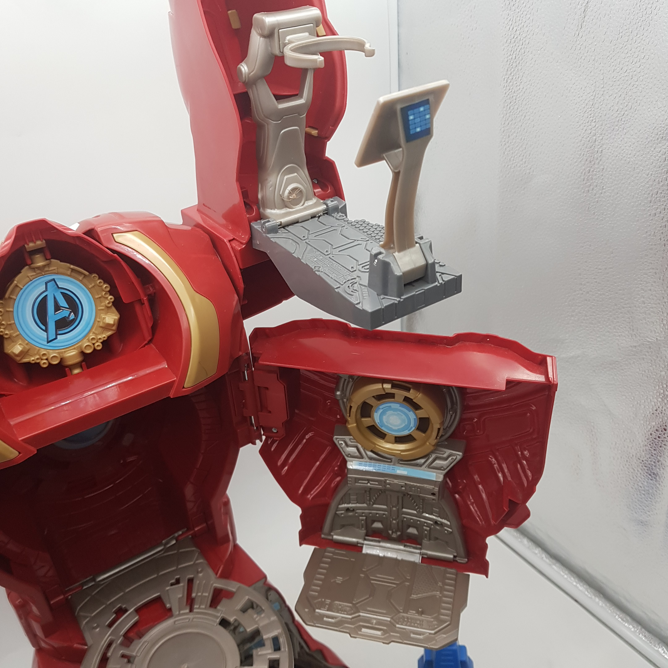 Voir photo 5 de Jouet Avengers Infinity War - Quartier général Hulkbuster Jouet Avengers Infinity War - Quartier général Hulkbuster Bon état - Vue 5 -