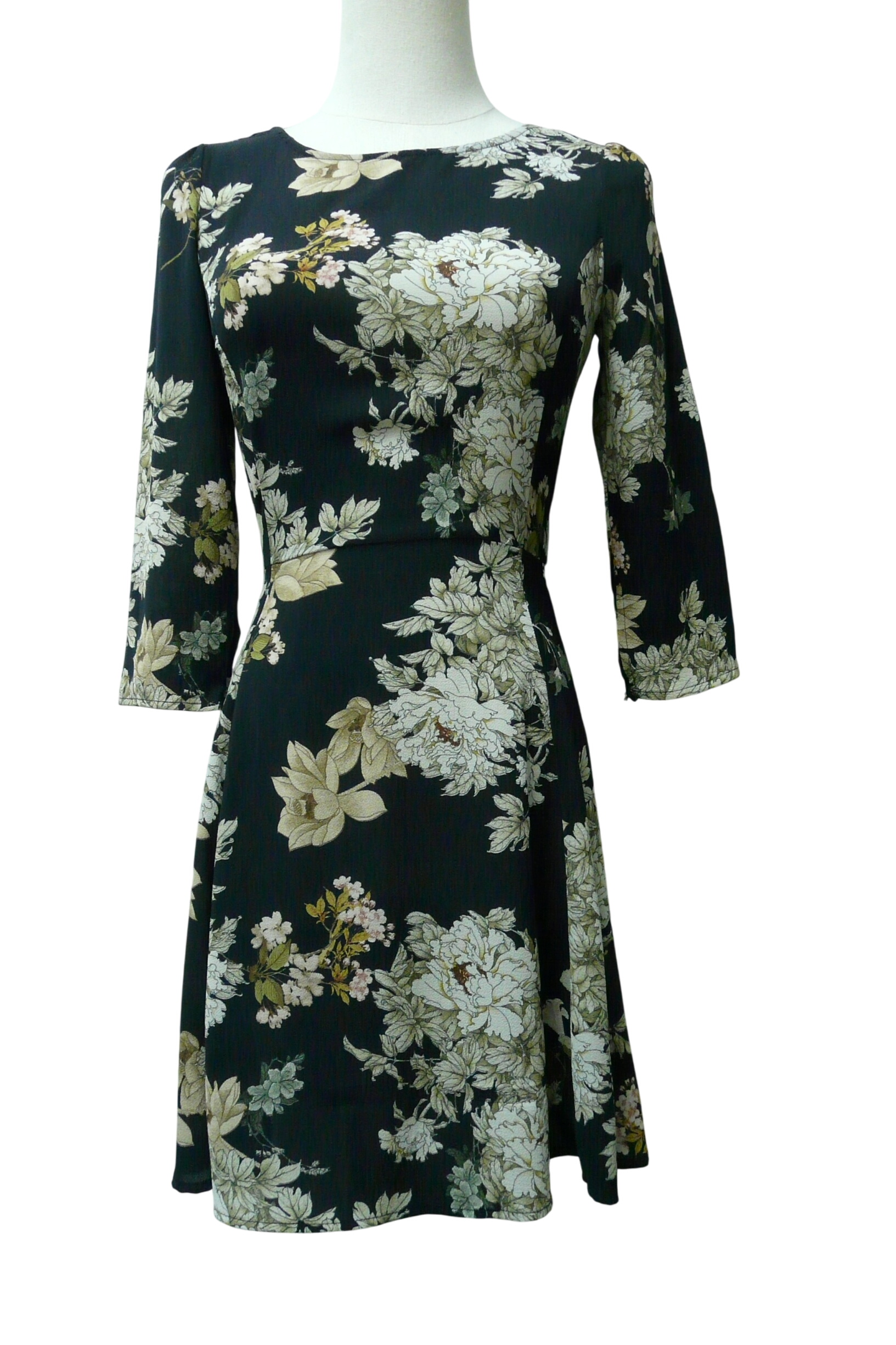 RF357 - Robe légère - Stradivarius - Taille S Très bon état -  reconditionné disponible sur Label Emmaüs