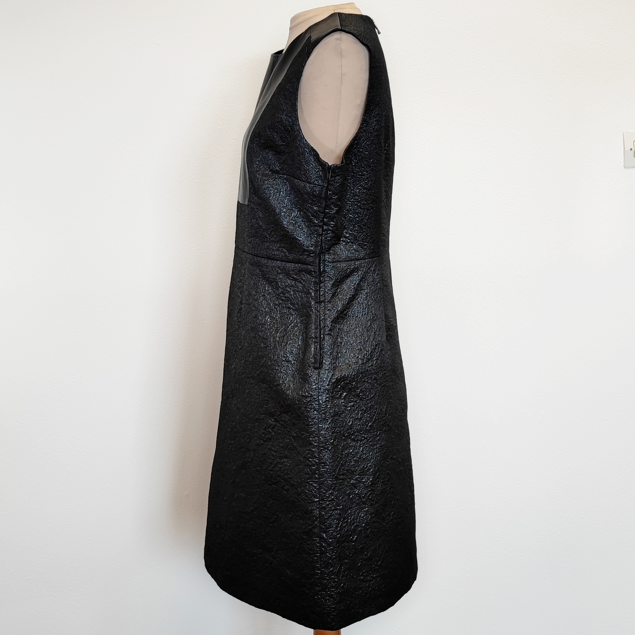 Voir photo 3 de ZAPA - Robe chic - 42 - Femme ZAPA - Robe chic - 42 - Femme Très bon état - Vue 3 -